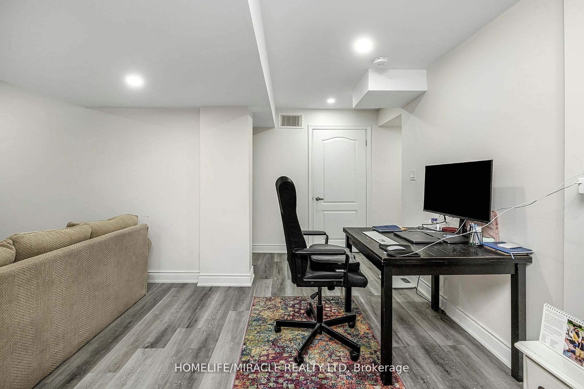 29 Sinatra St