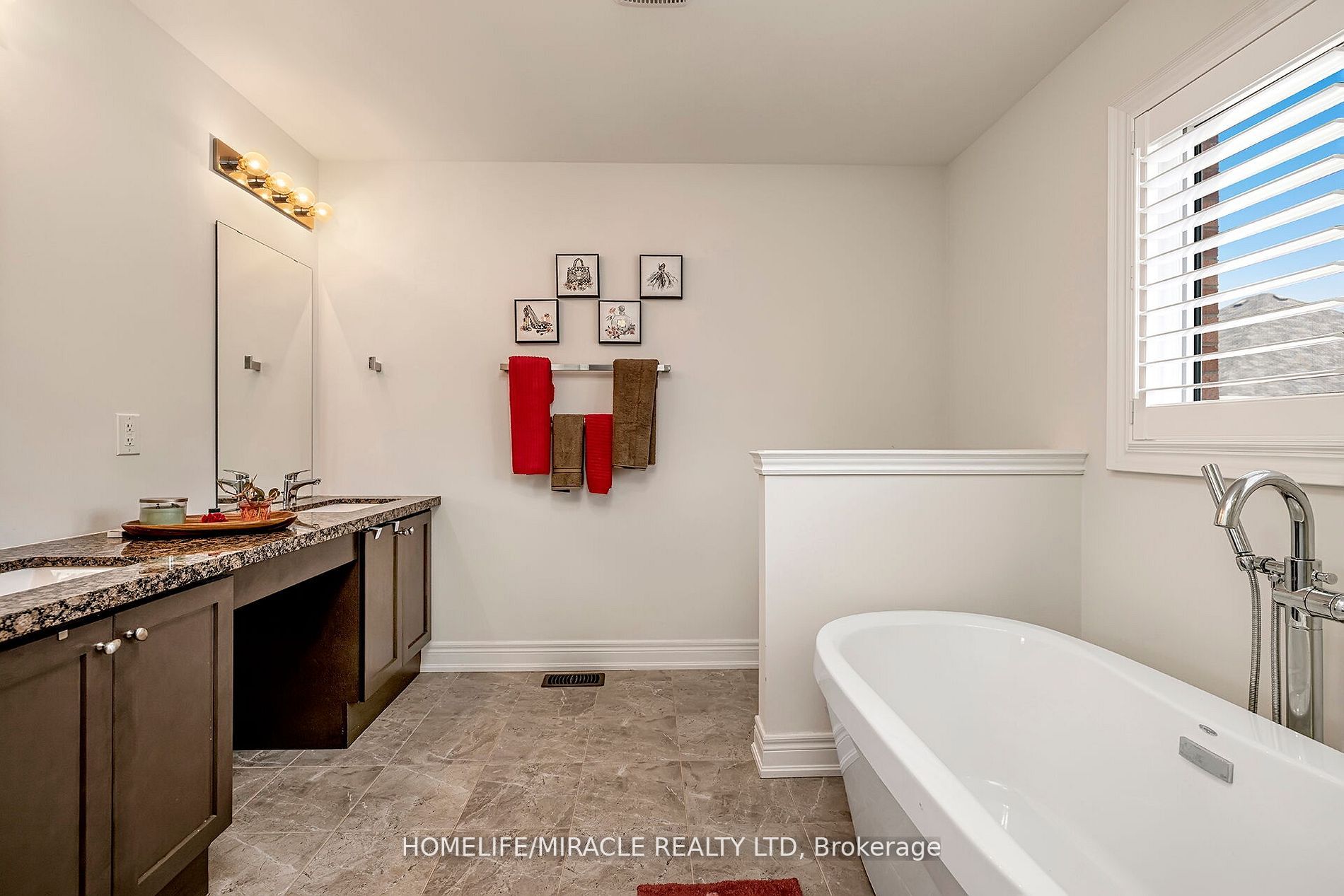 29 Sinatra St