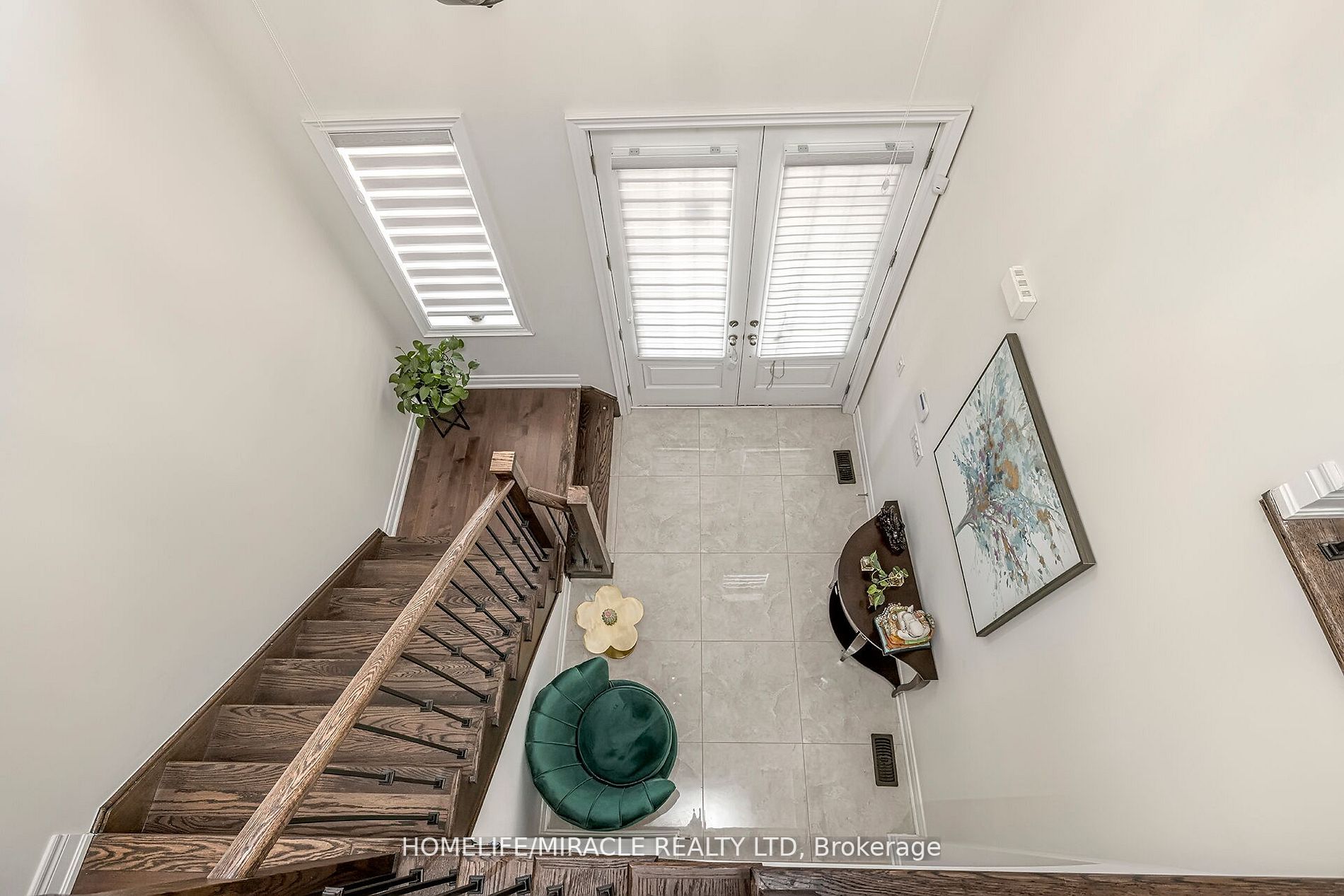 29 Sinatra St