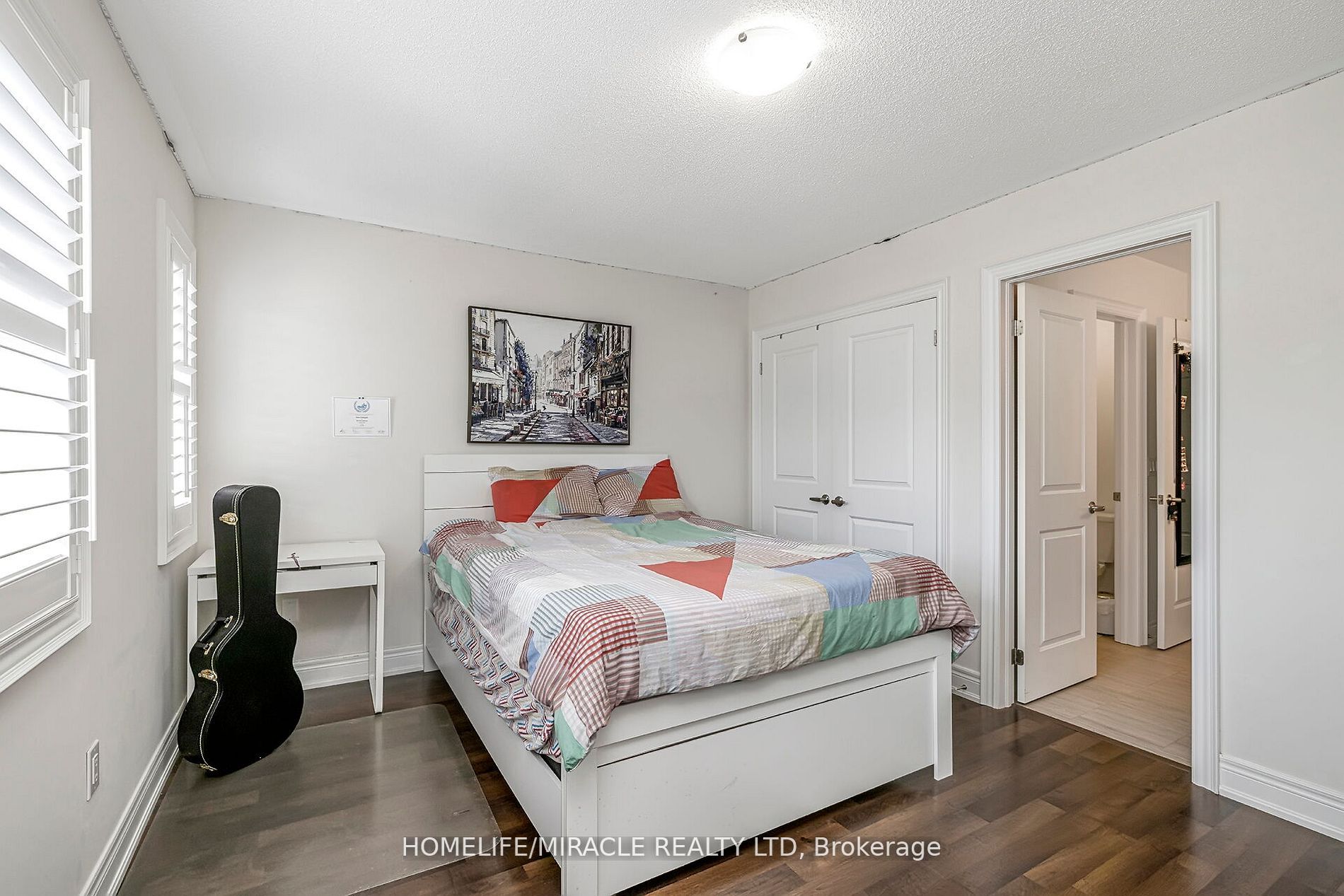 29 Sinatra St