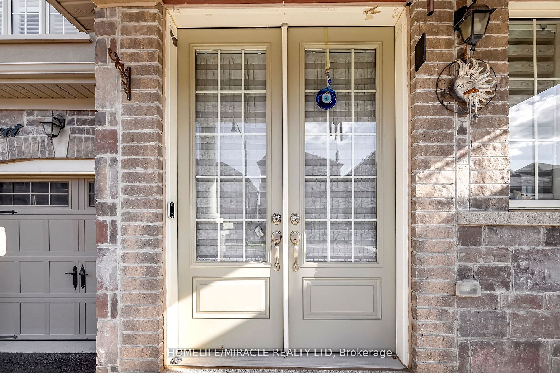 29 Sinatra St