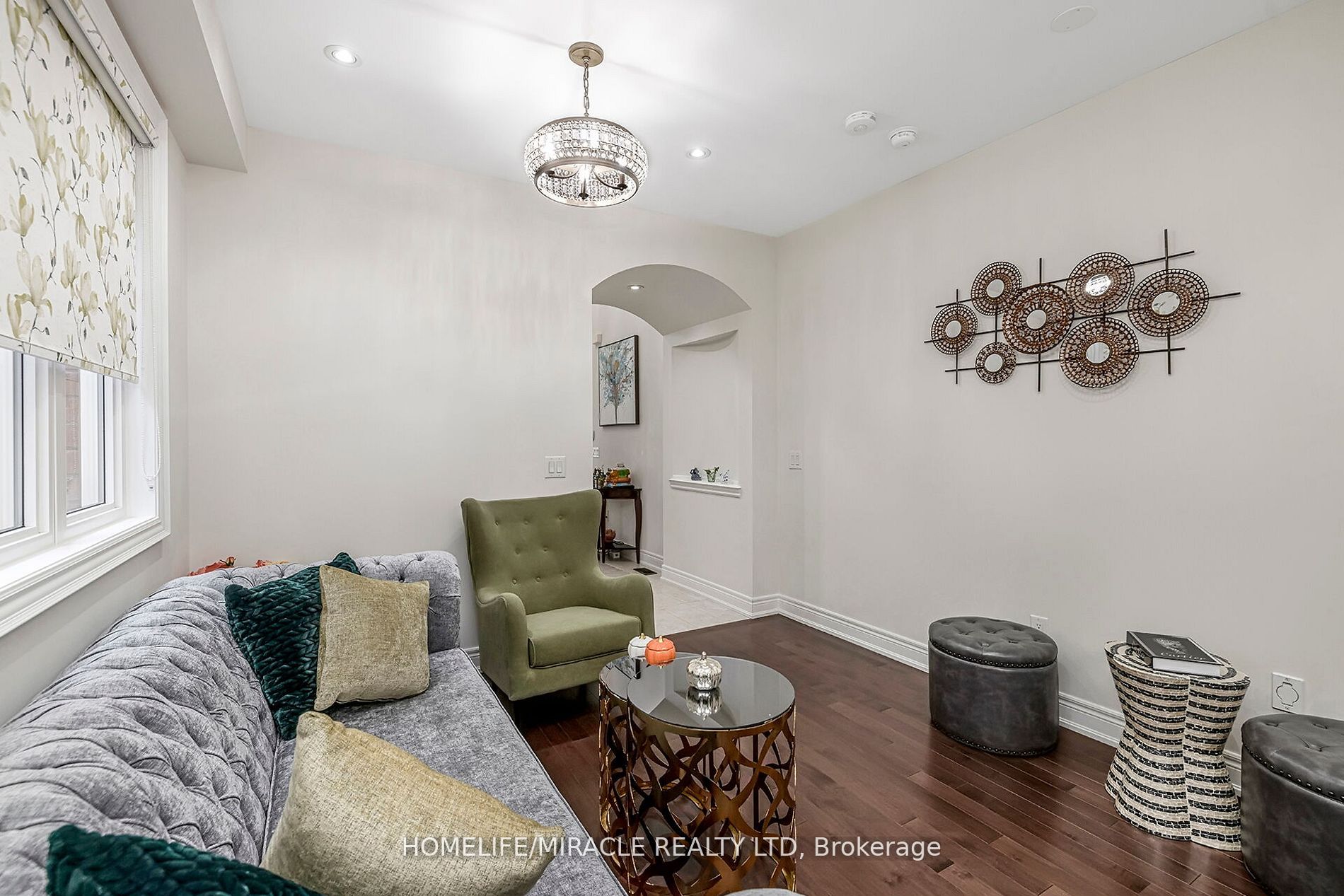 29 Sinatra St