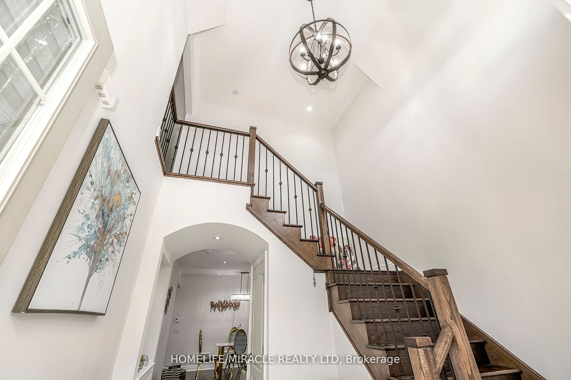 29 Sinatra St
