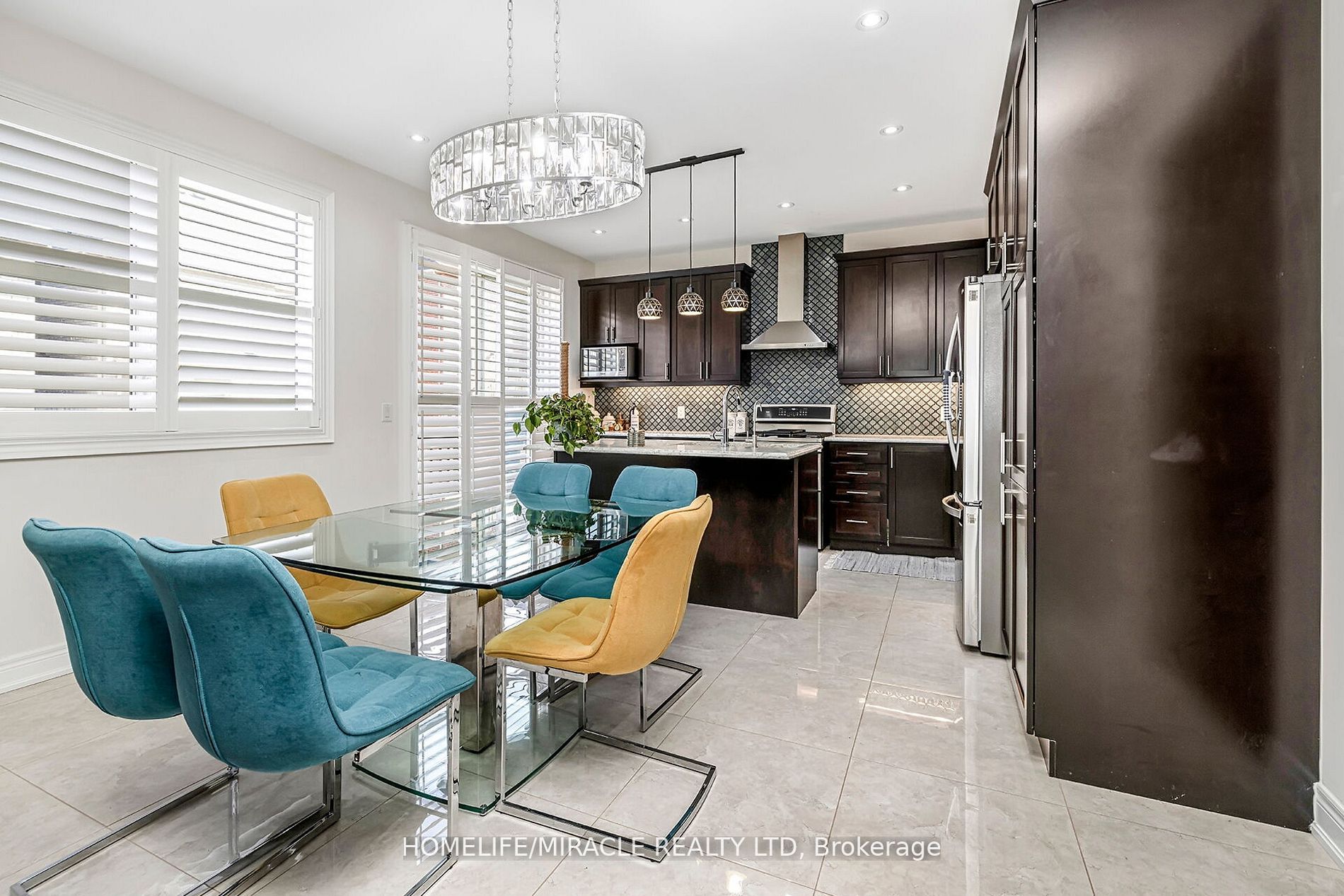 29 Sinatra St