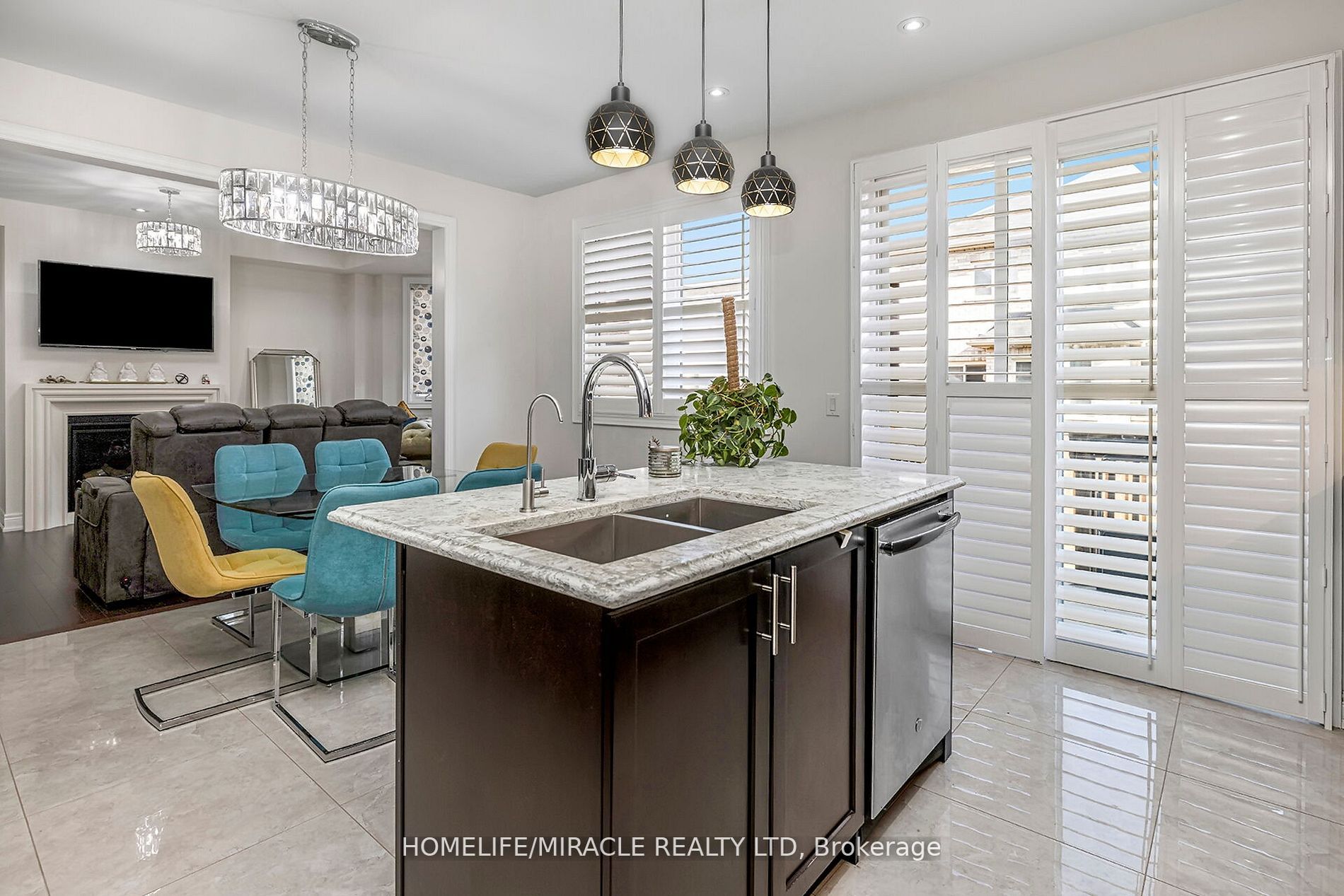 29 Sinatra St