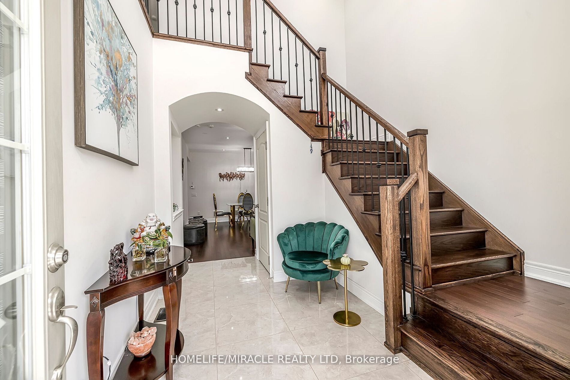 29 Sinatra St