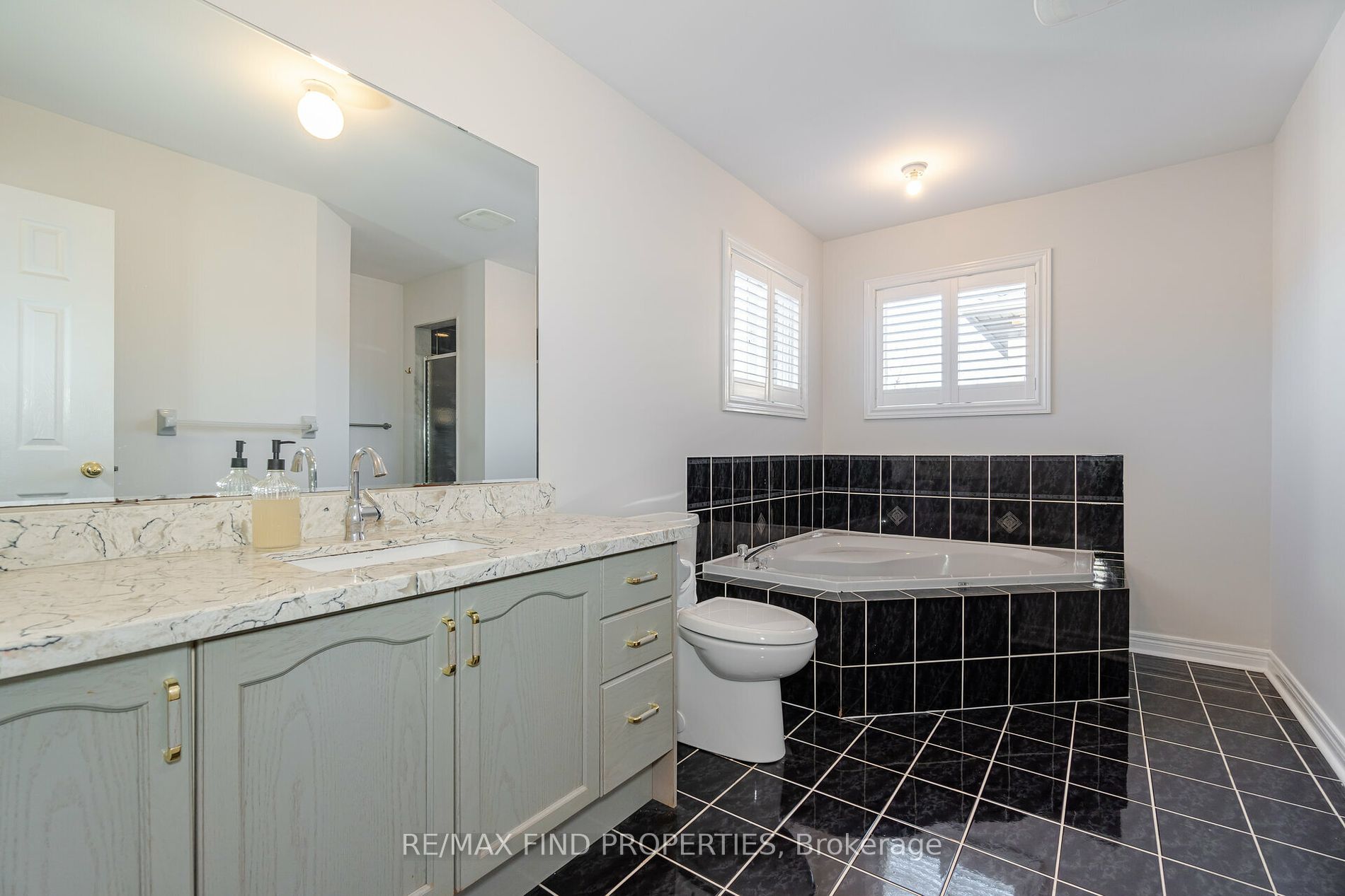 3269 Mcdowell Dr