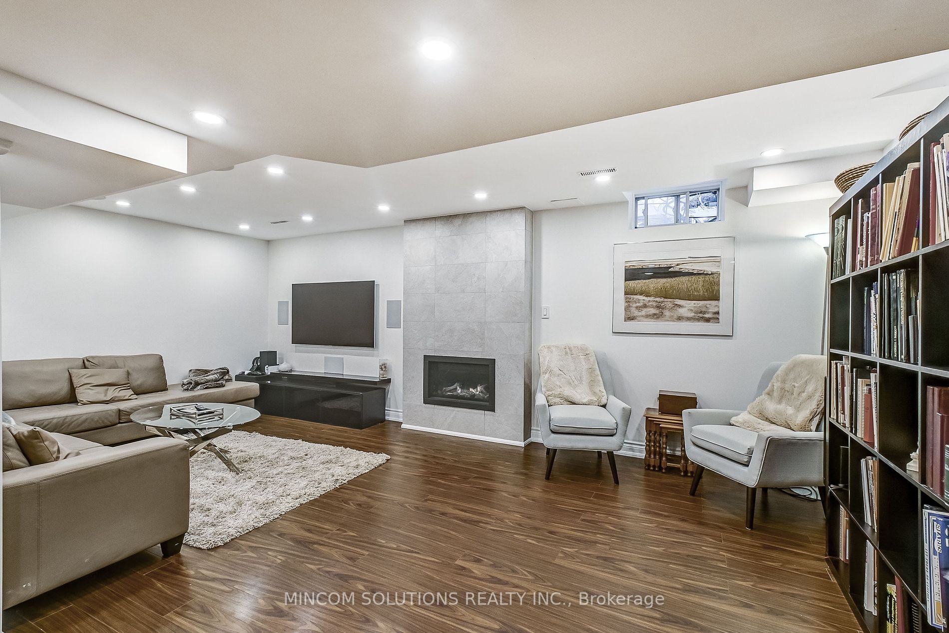 277 Cossack Crt