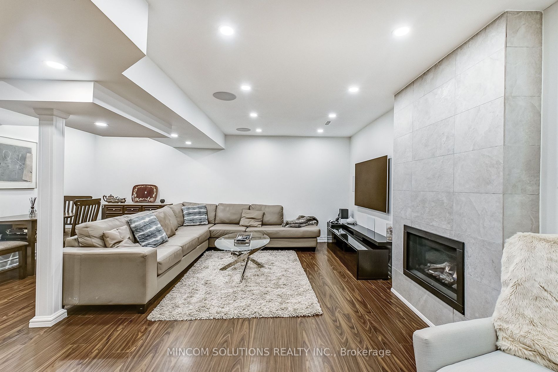 277 Cossack Crt