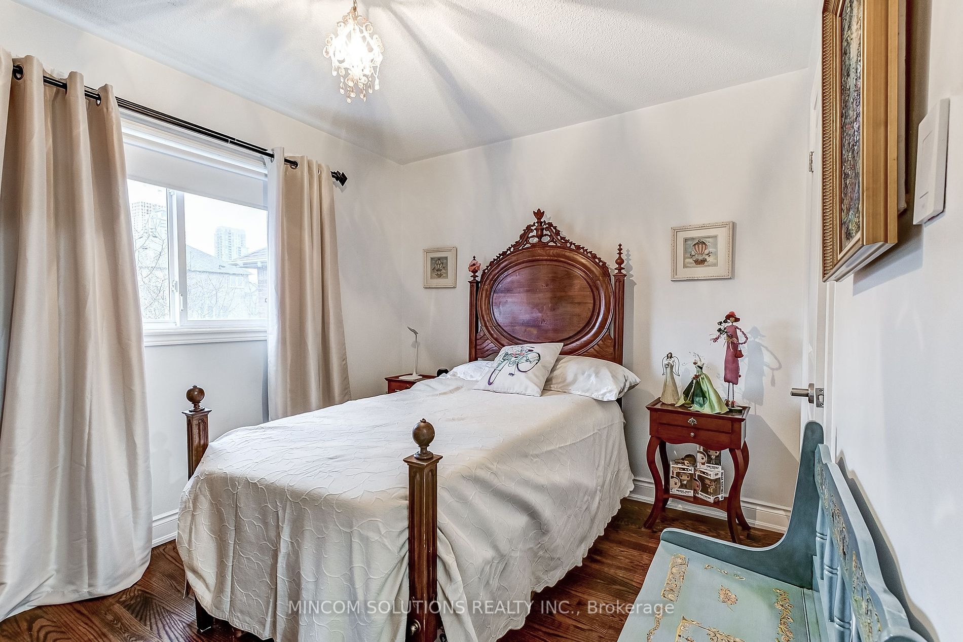 277 Cossack Crt