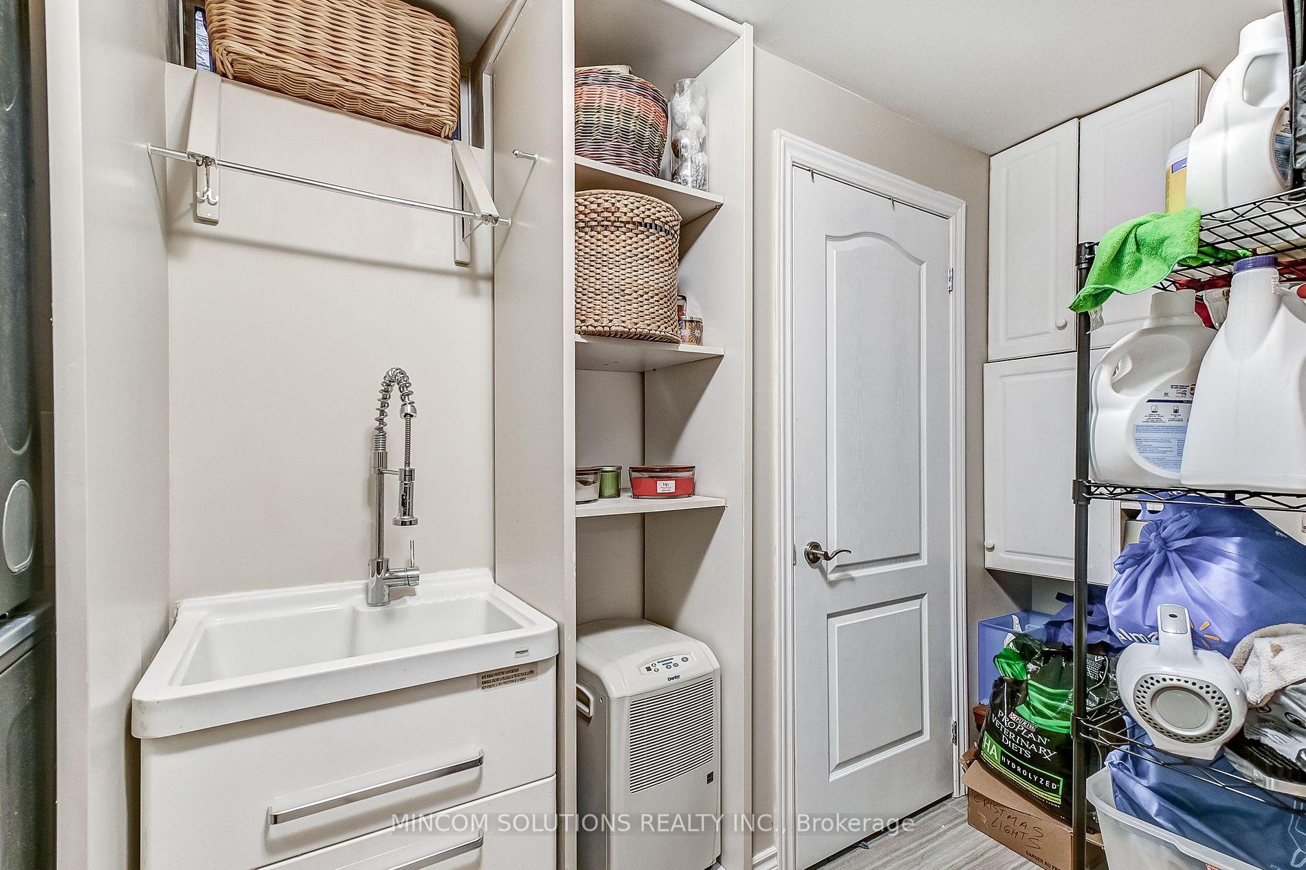 277 Cossack Crt