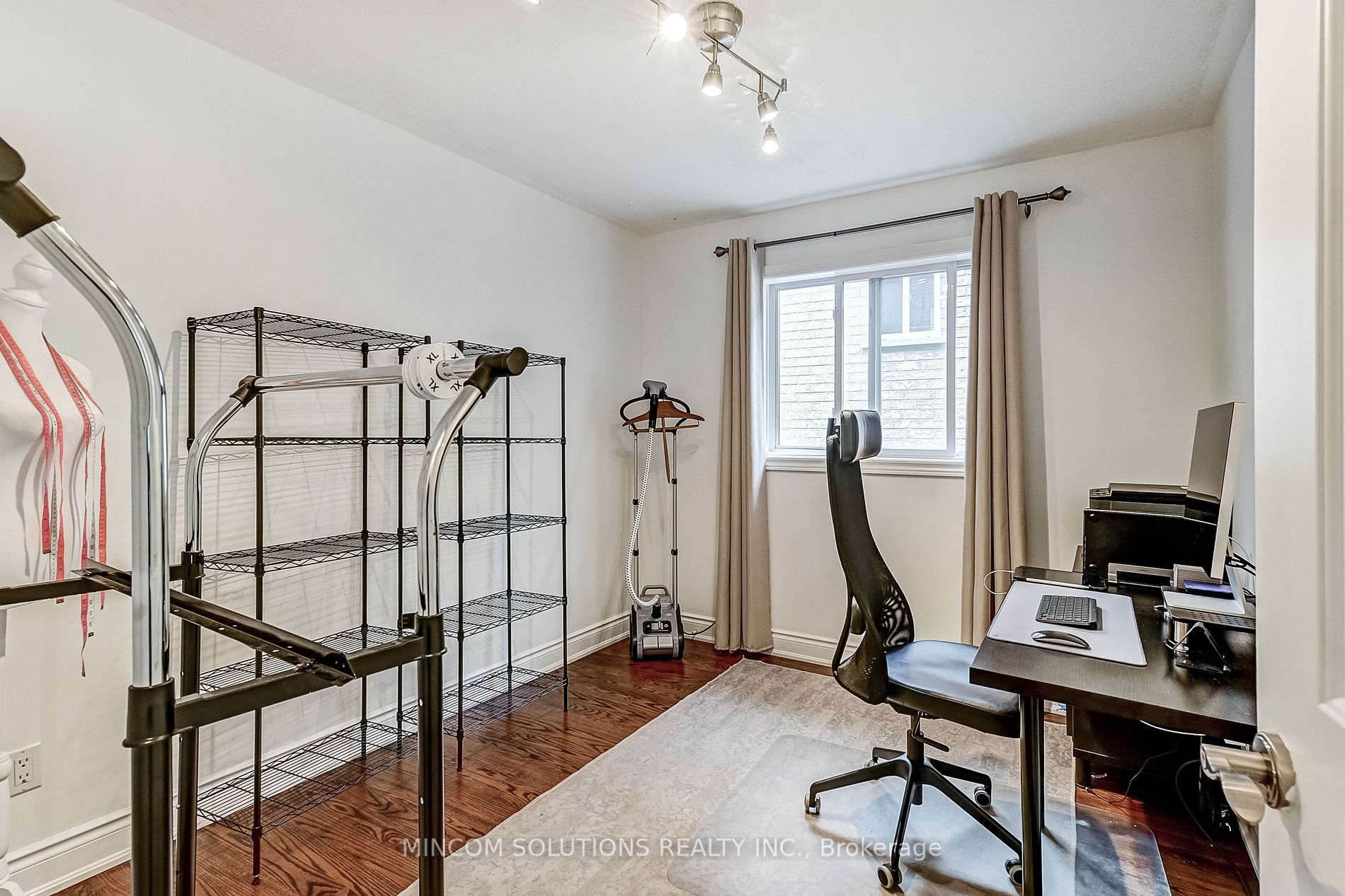 277 Cossack Crt
