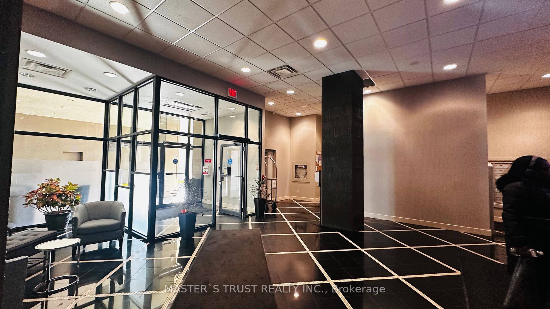 2737 Keele St, #213