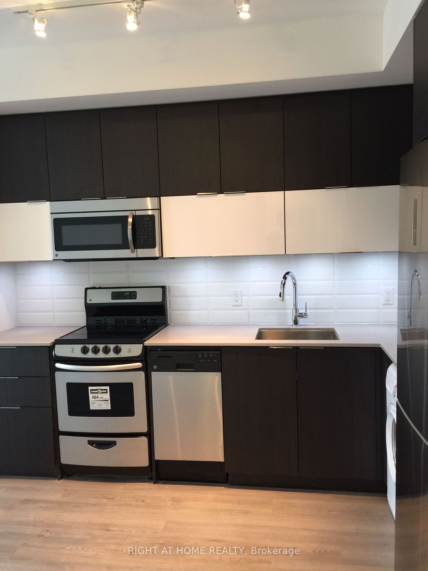 56 ANNIE CRAIG Drive, #1001