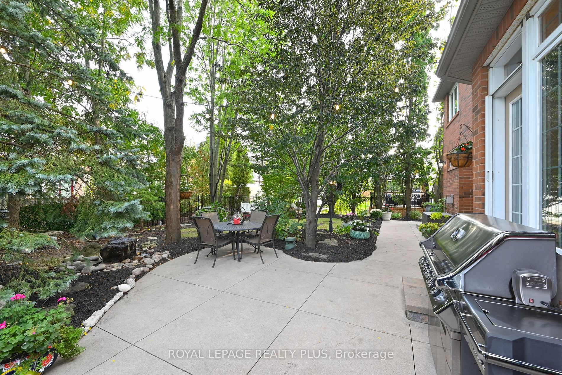 1076 Skyvalley Crescent