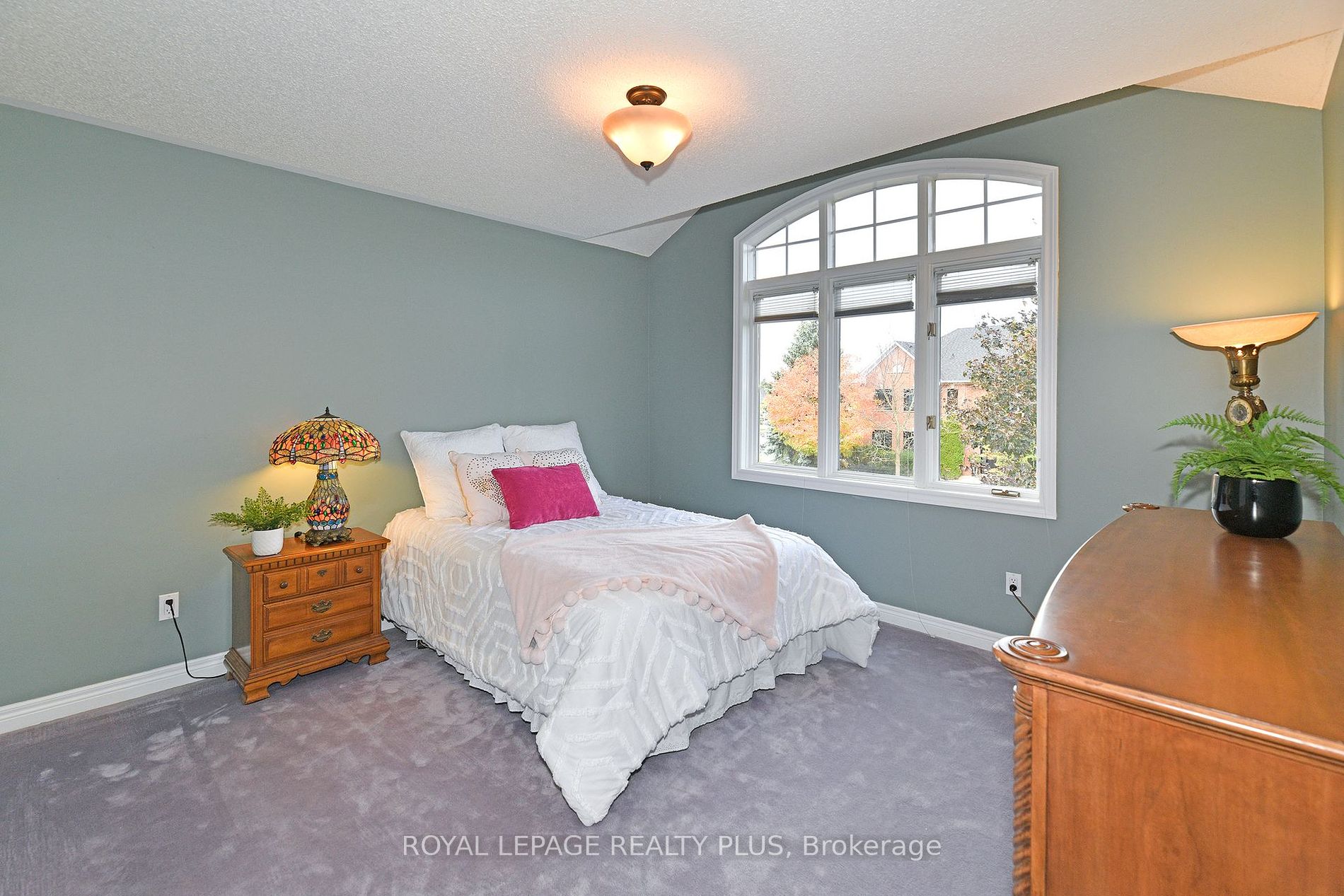 1076 Skyvalley Crescent