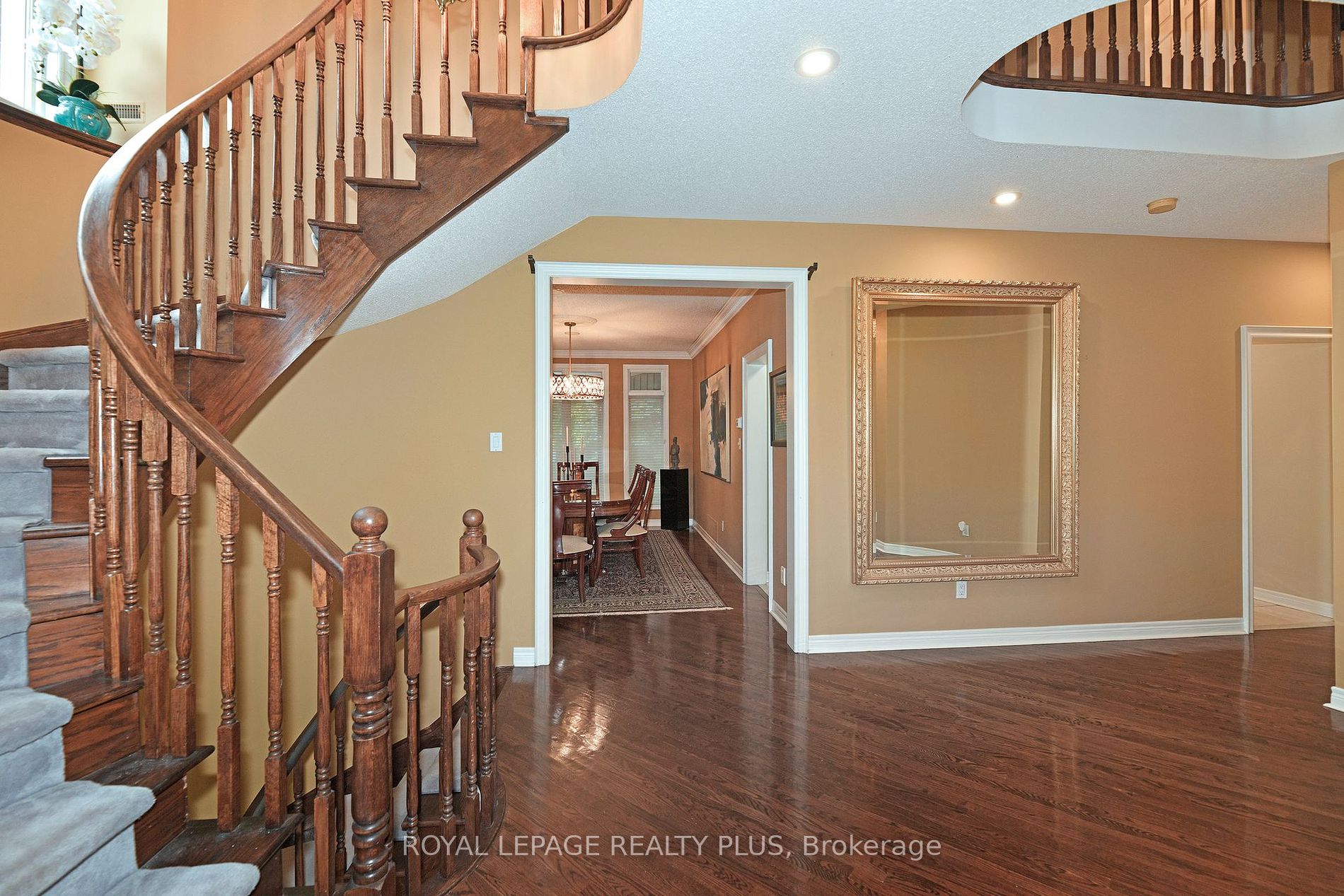 1076 Skyvalley Crescent