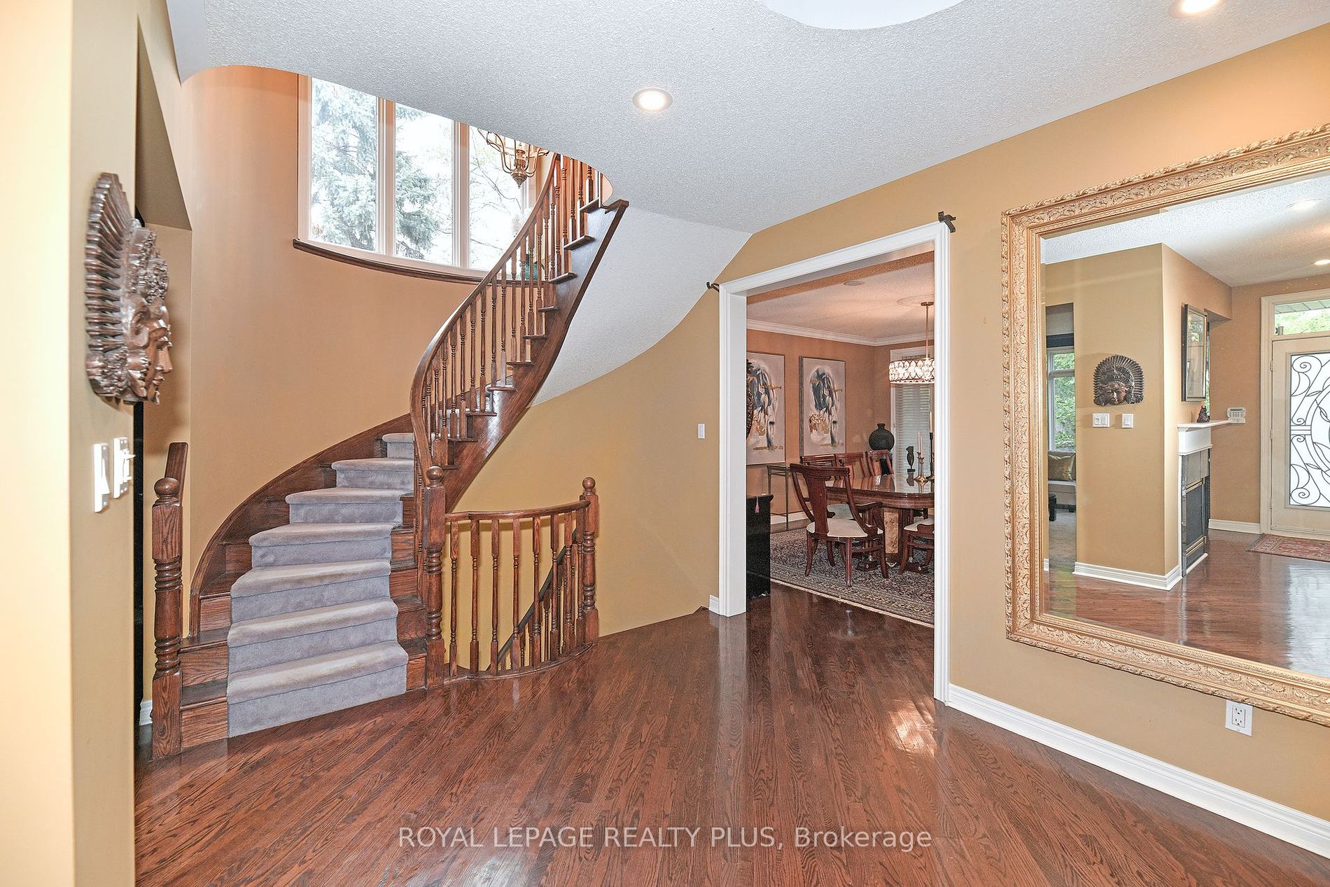 1076 Skyvalley Crescent