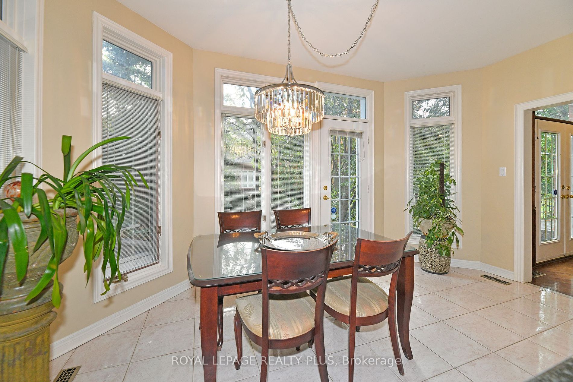 1076 Skyvalley Crescent