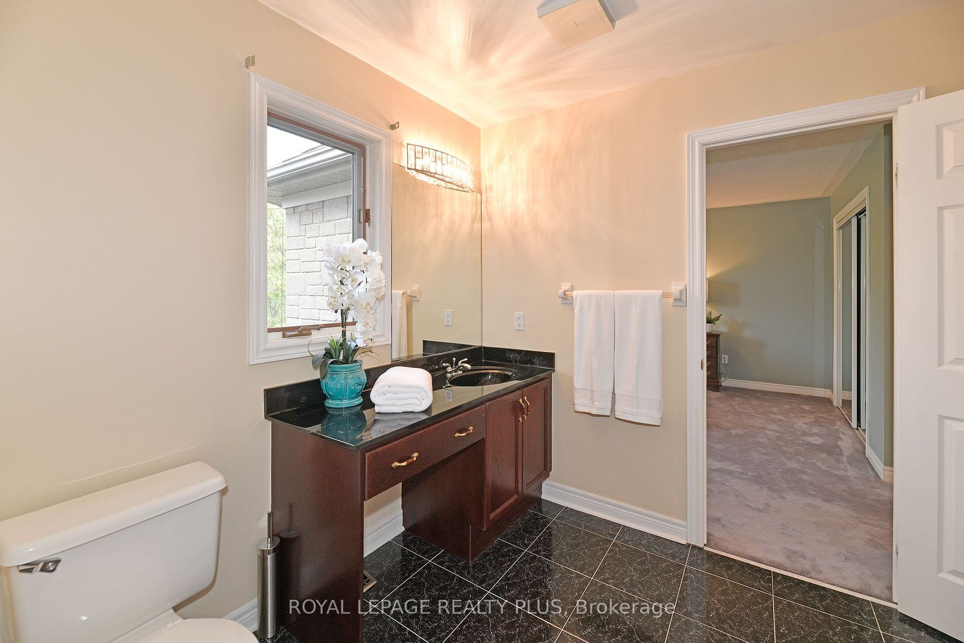 1076 Skyvalley Crescent