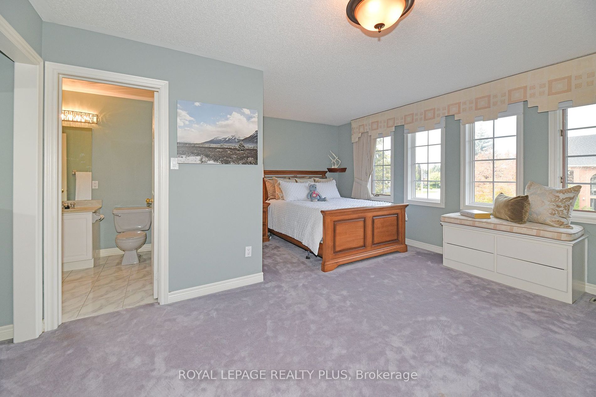 1076 Skyvalley Crescent
