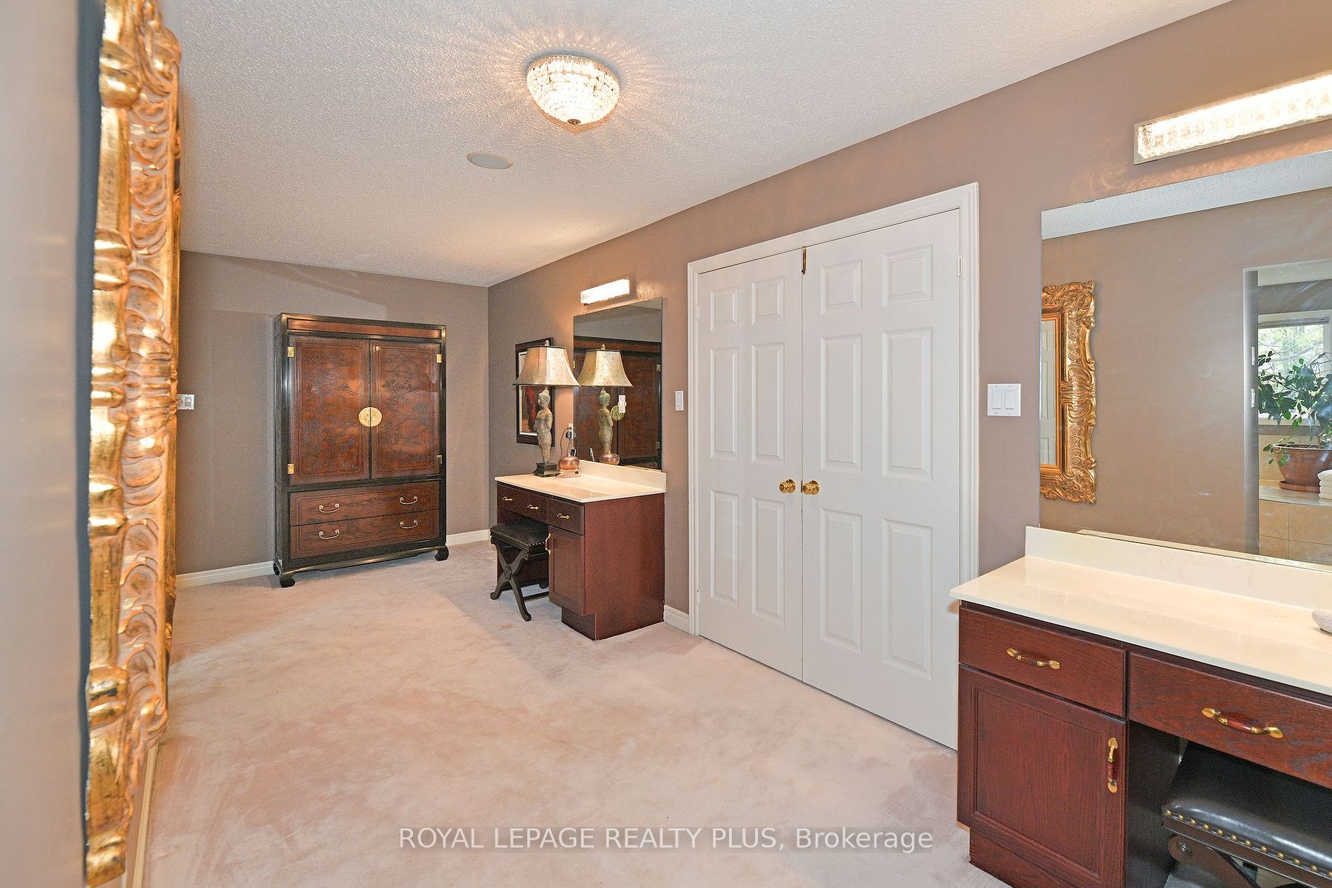 1076 Skyvalley Crescent