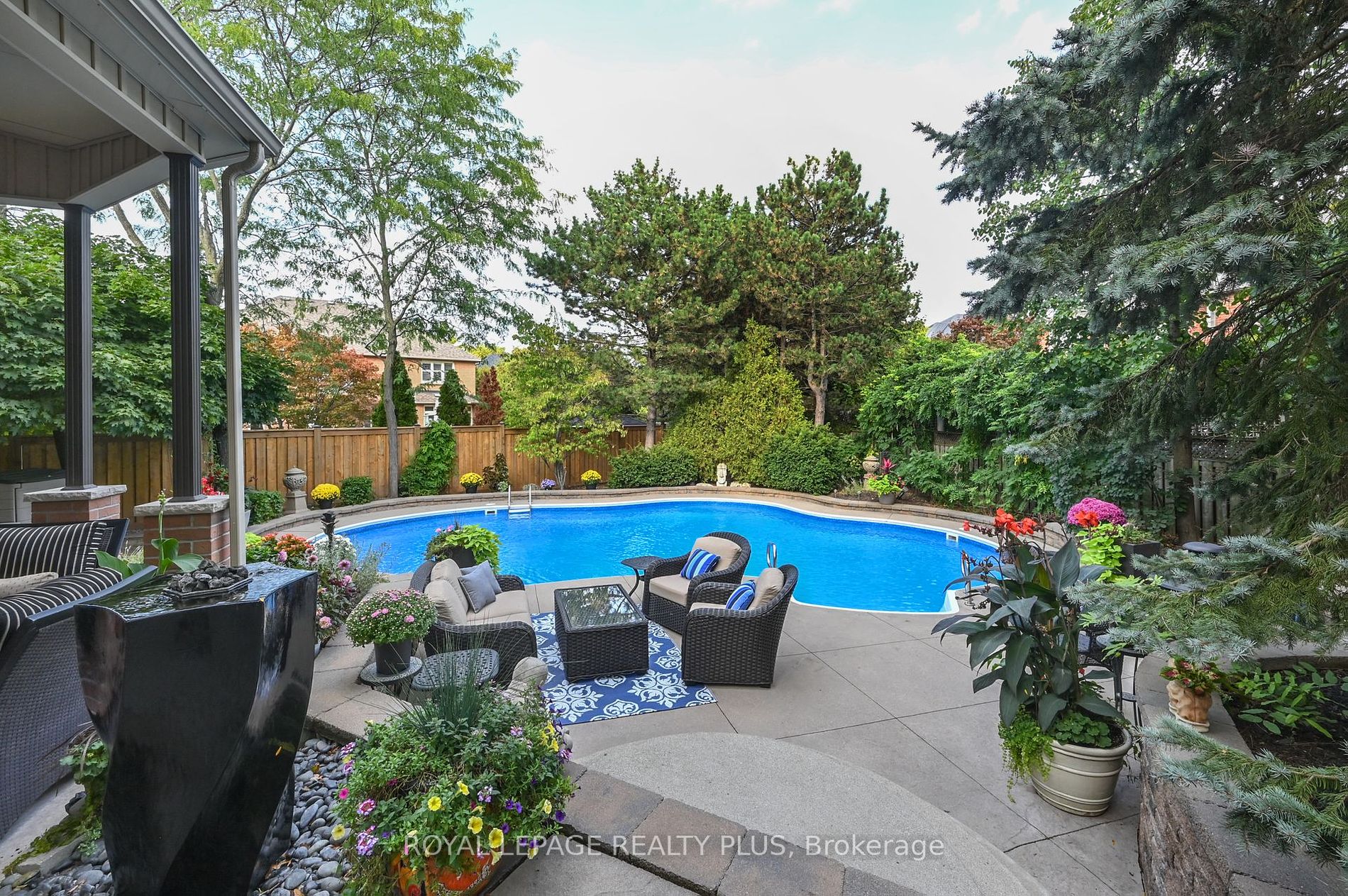 1076 Skyvalley Crescent