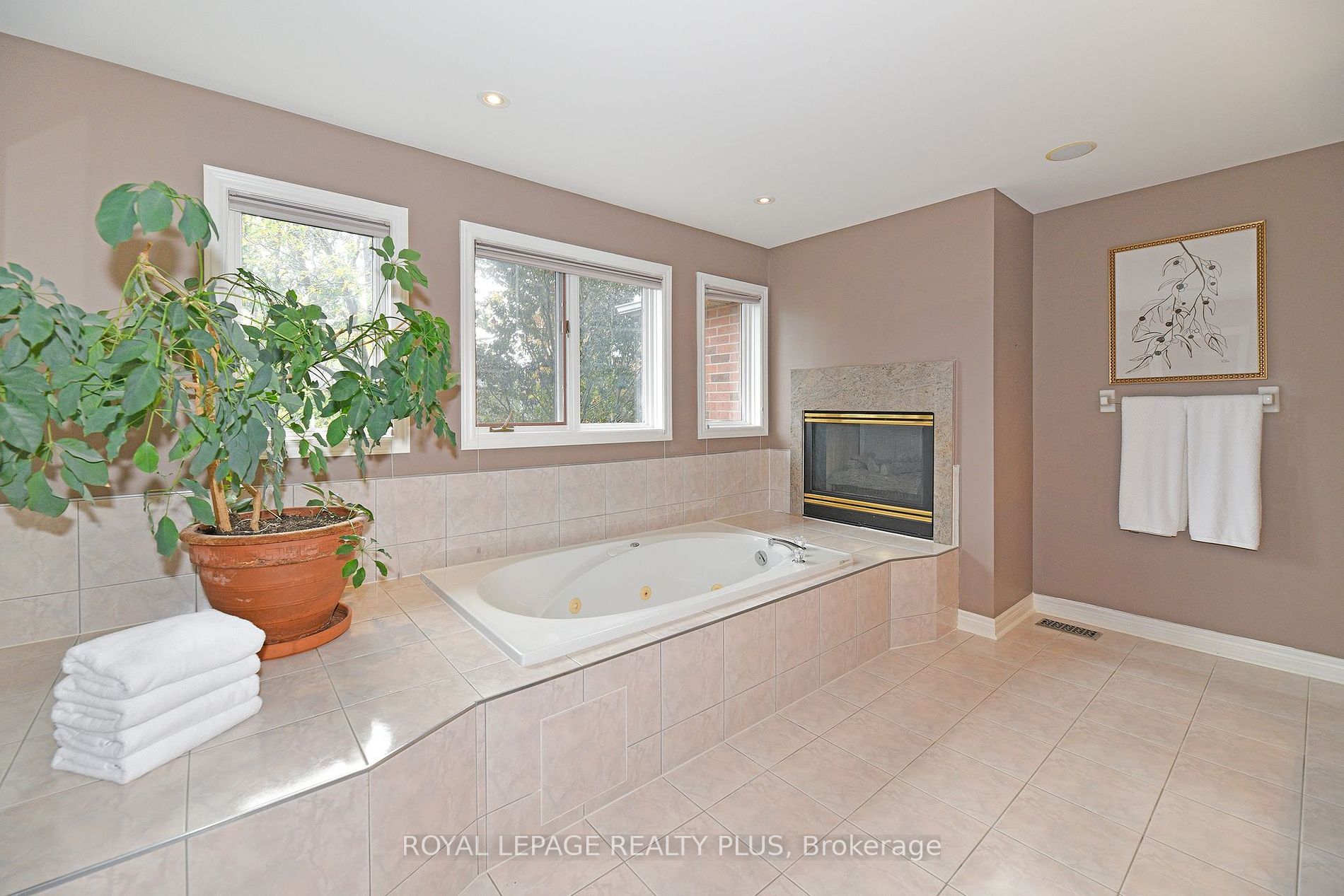 1076 Skyvalley Crescent