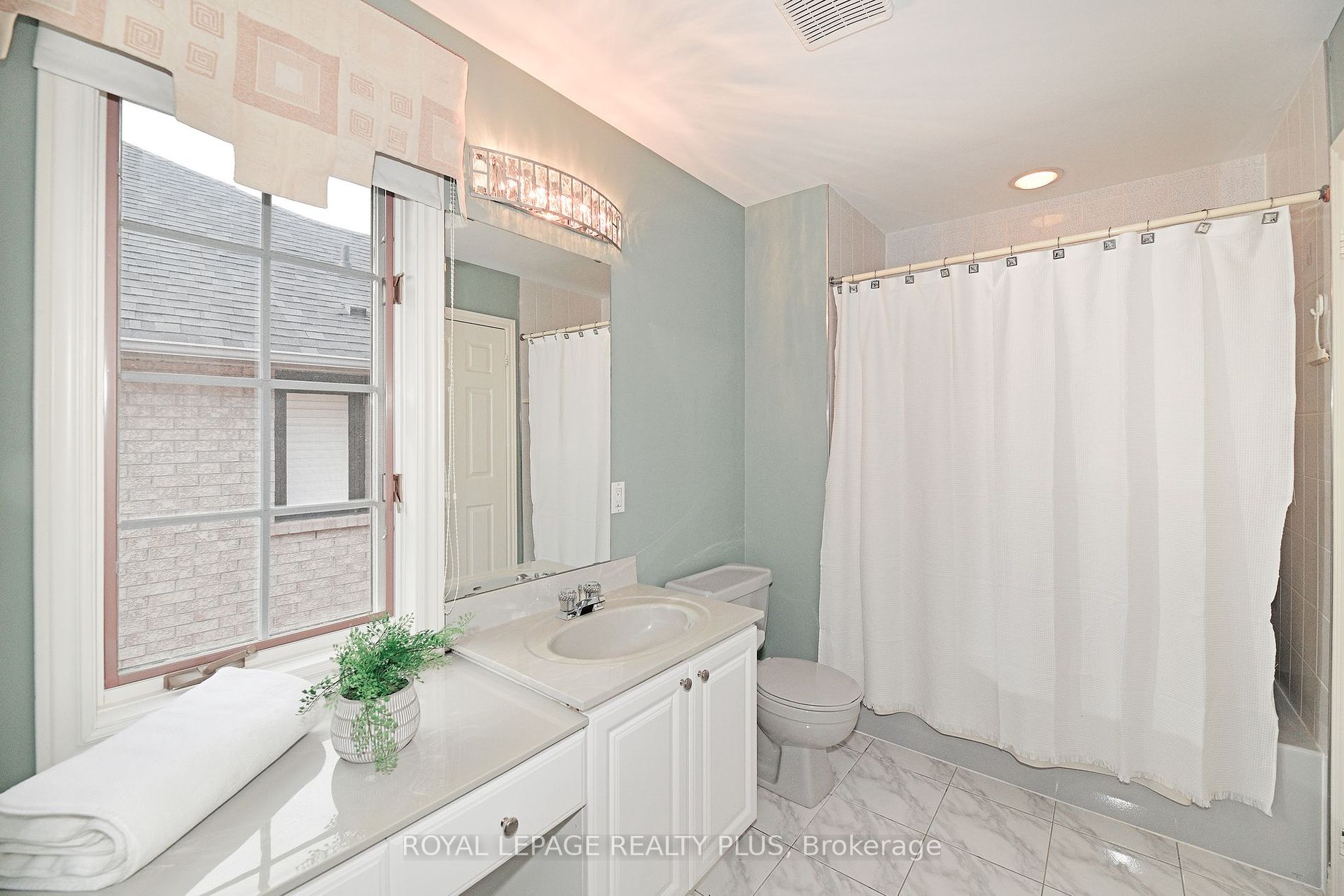 1076 Skyvalley Crescent
