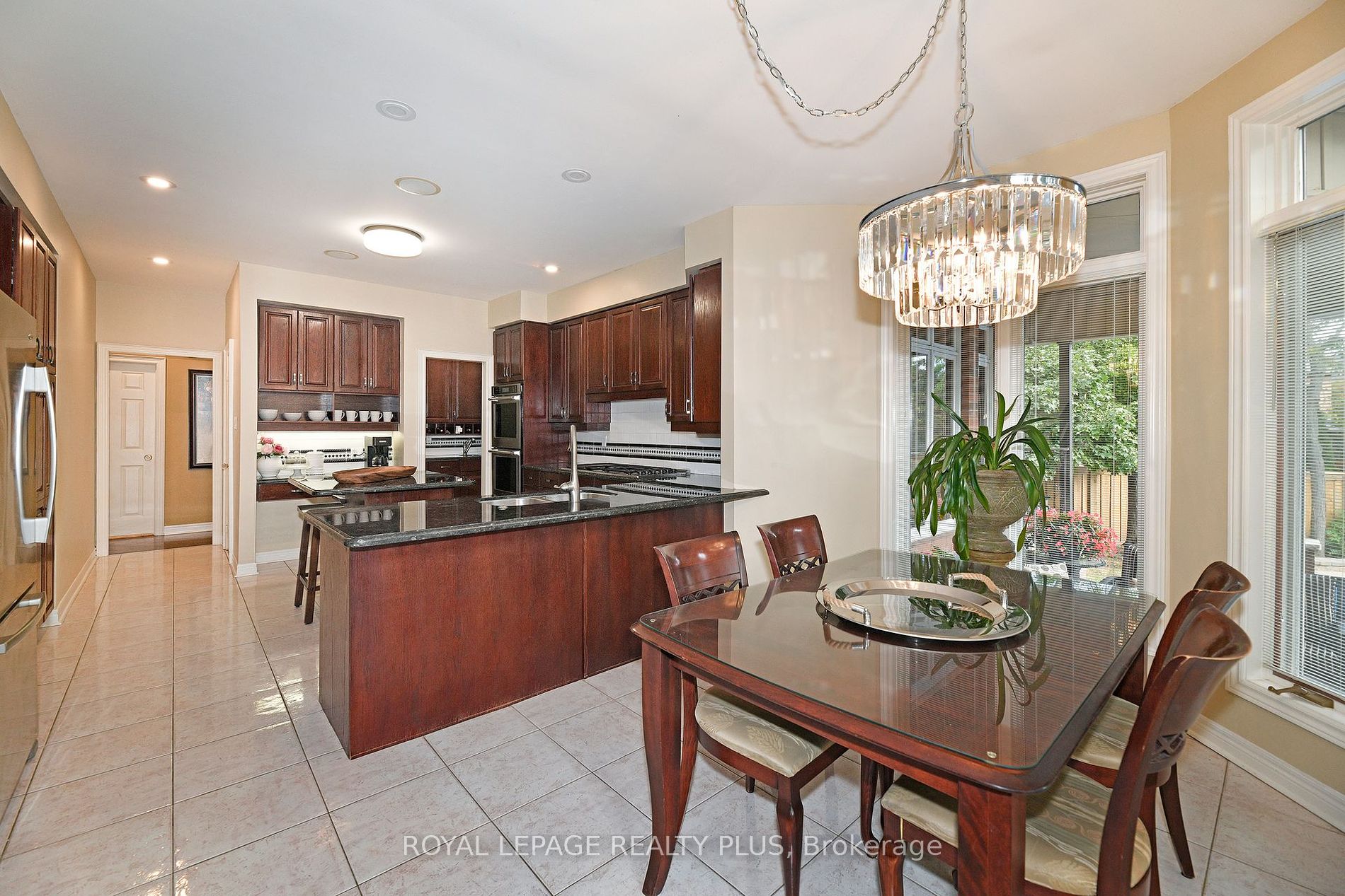 1076 Skyvalley Crescent