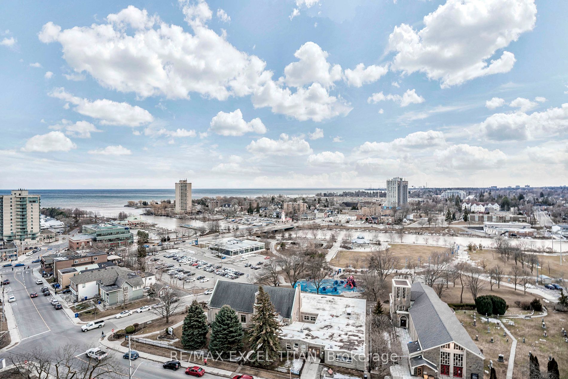 21 Park St E, #1705
