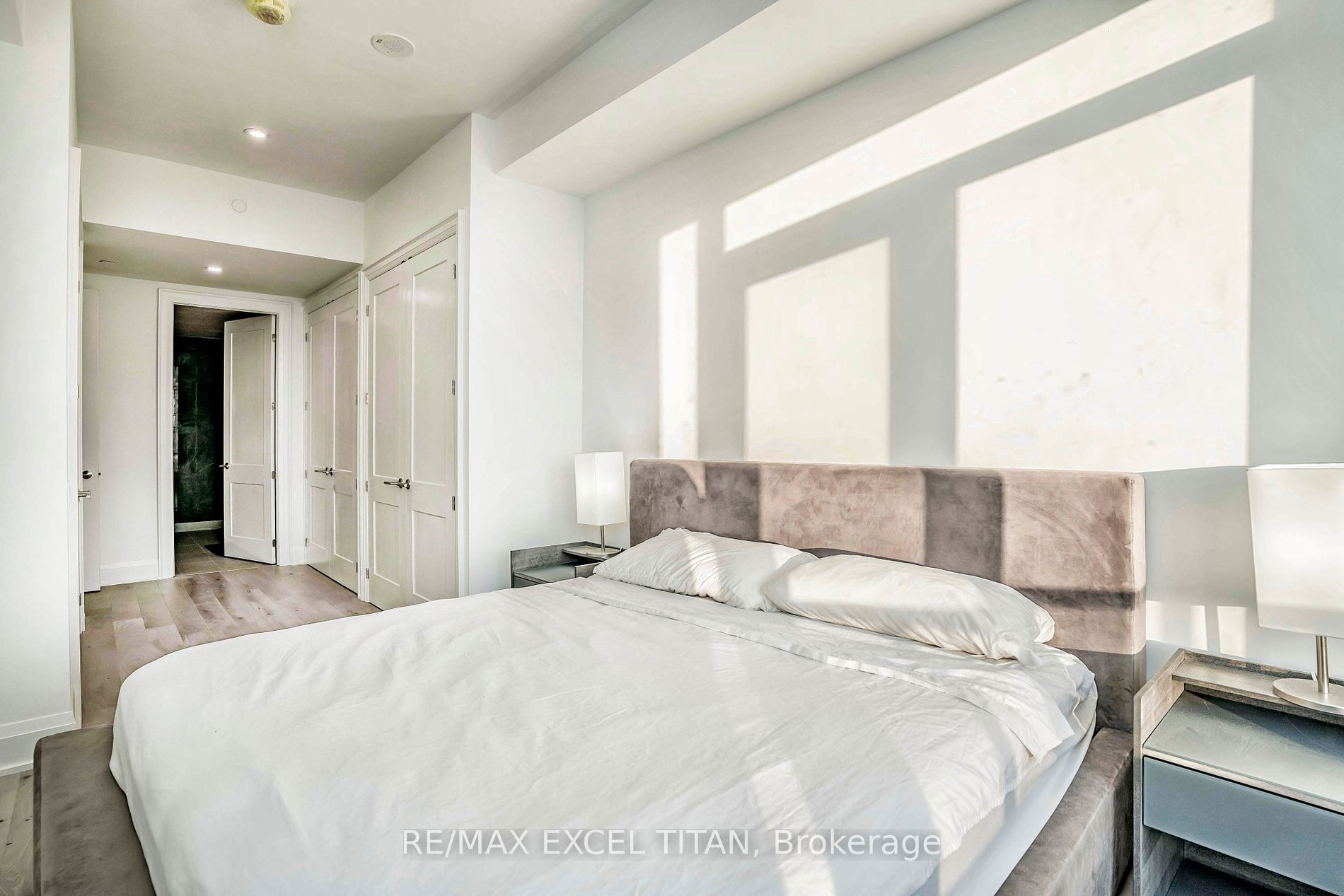 21 Park St E, #1705