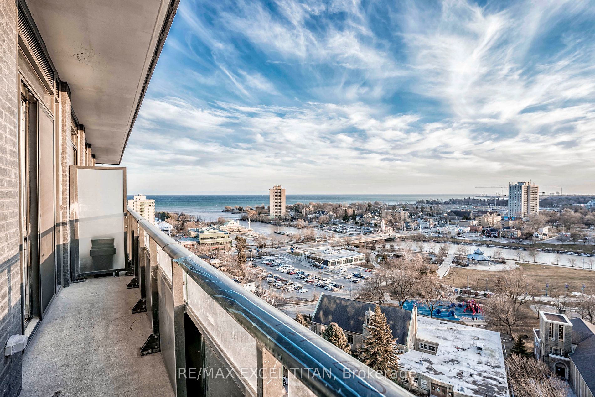 21 Park St E, #1705