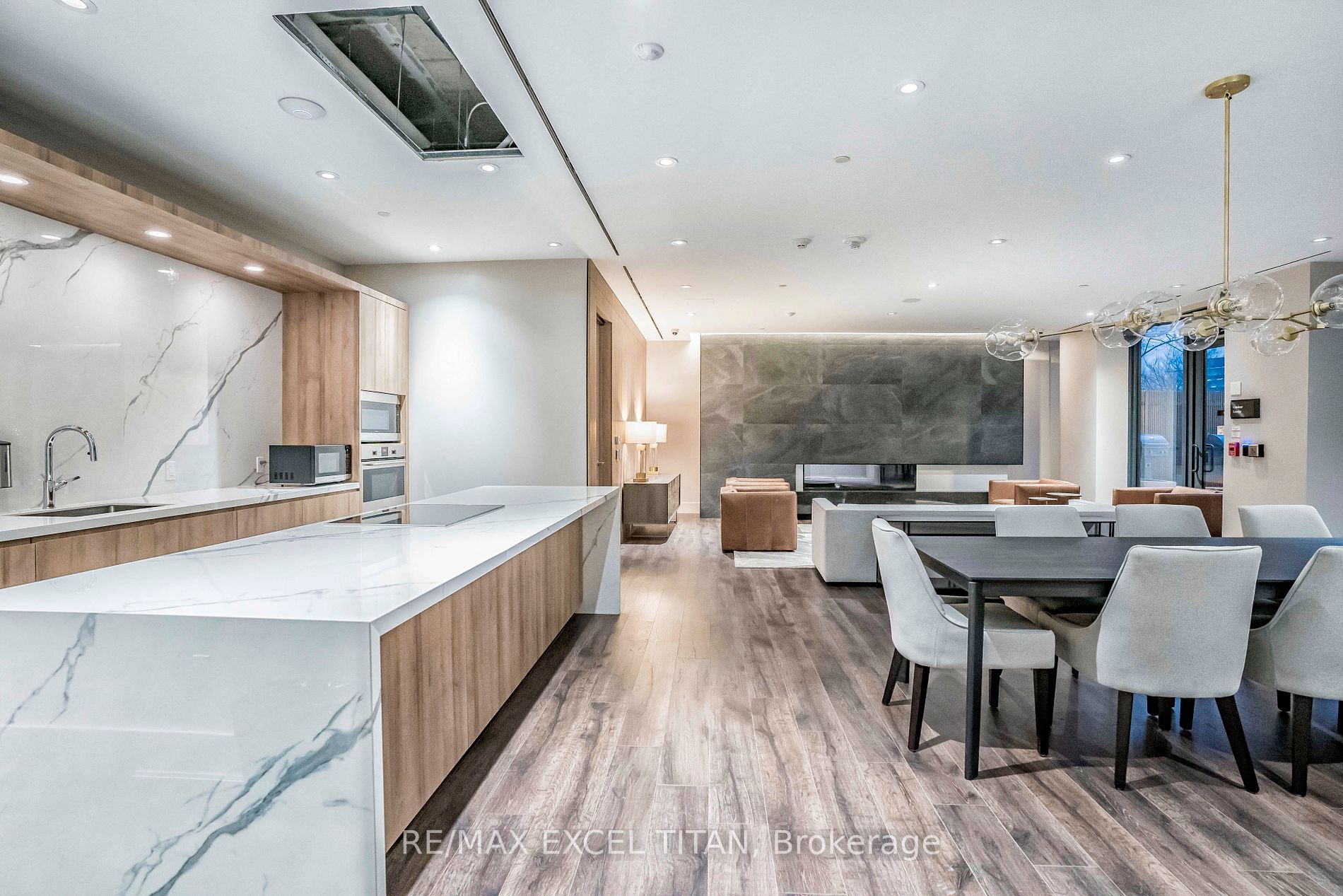 21 Park St E, #1705