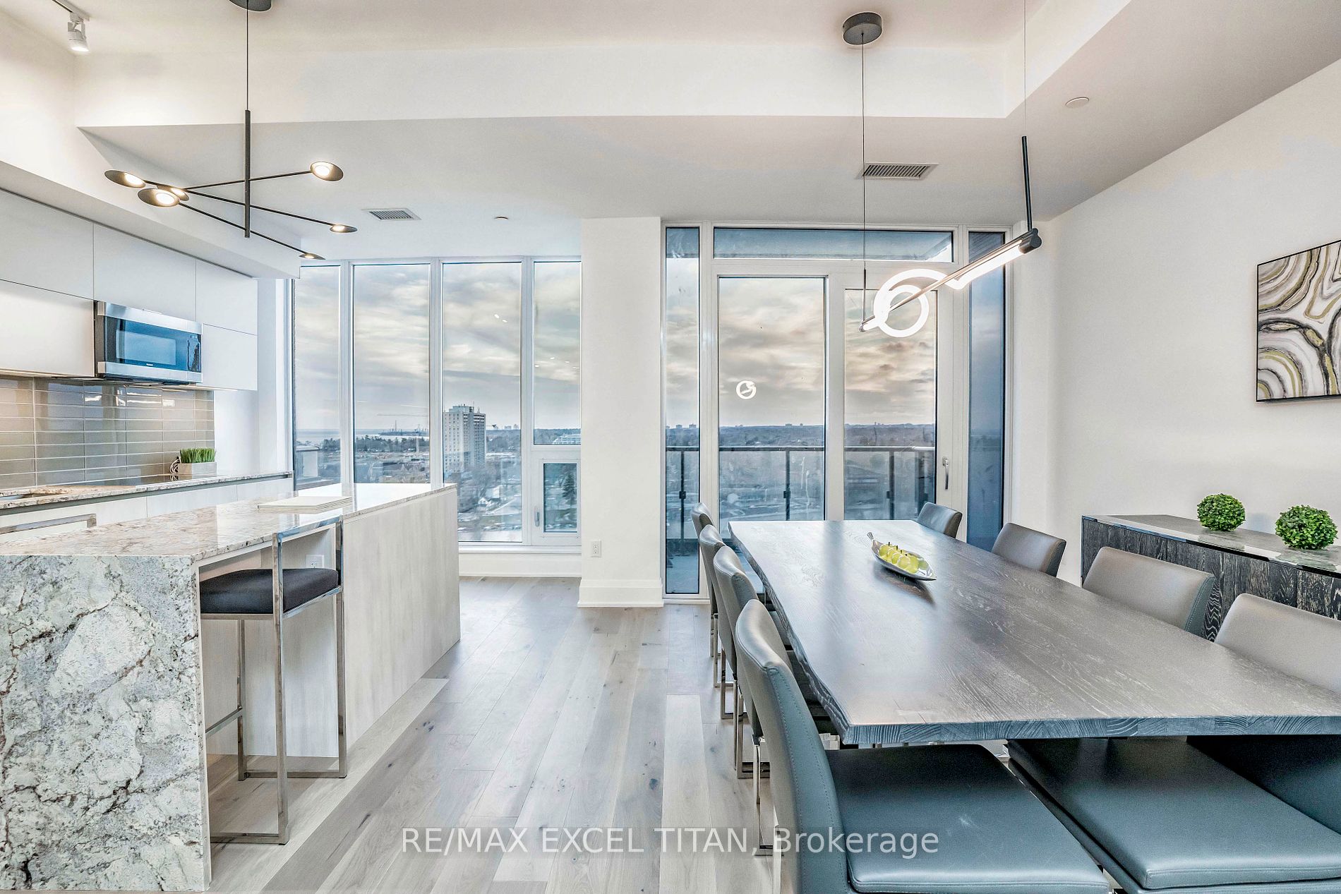 21 Park St E, #1705