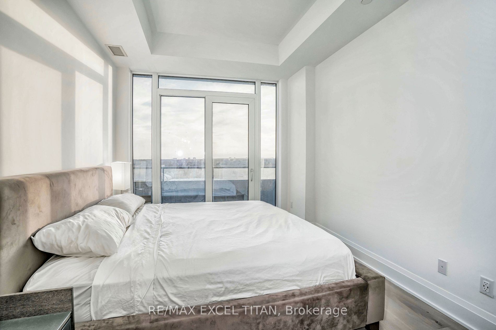 21 Park St E, #1705
