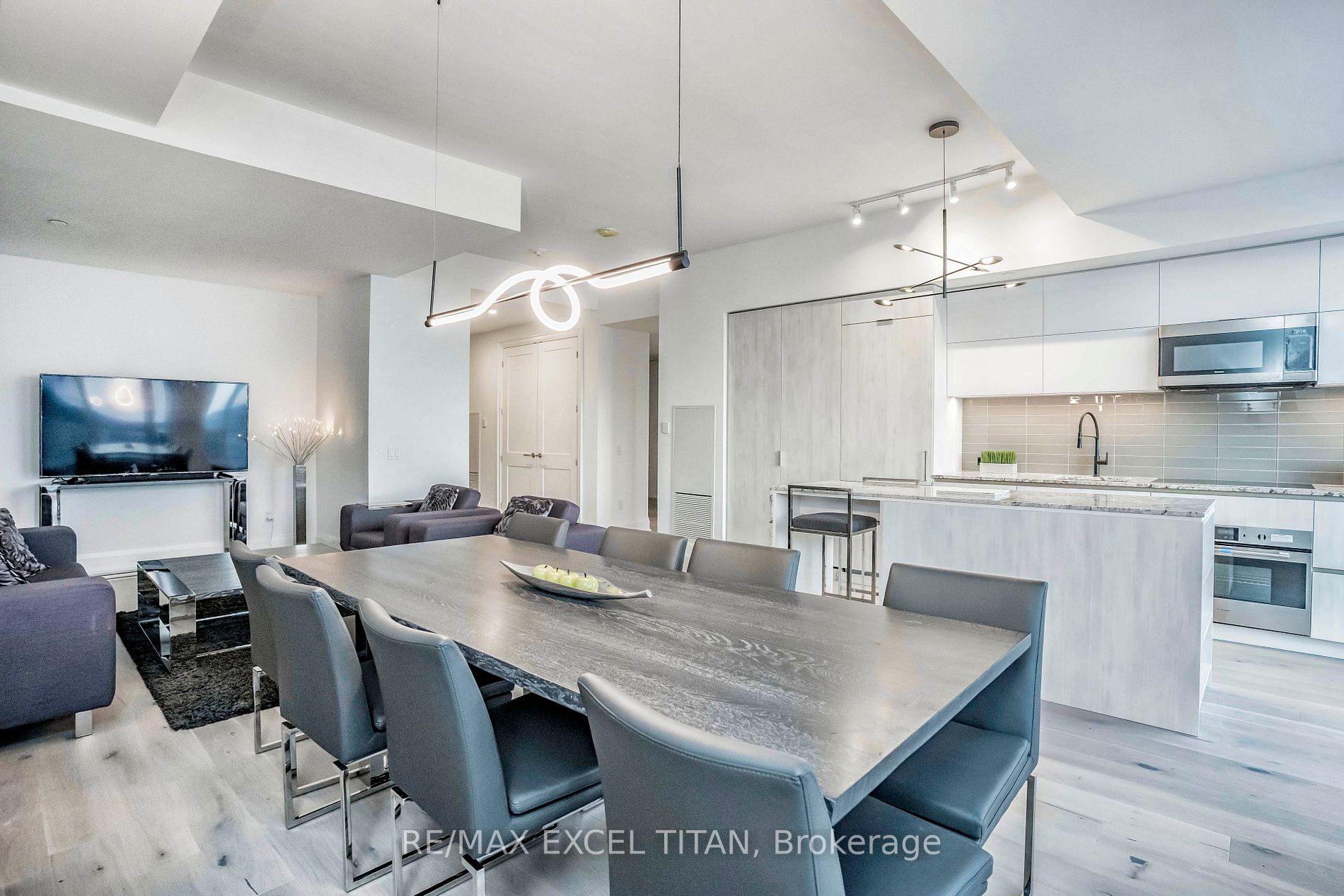 21 Park St E, #1705