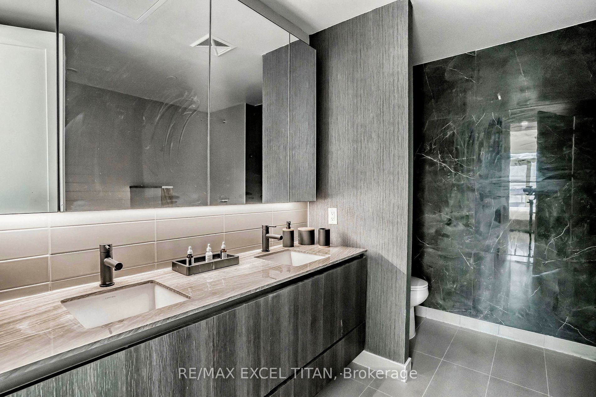21 Park St E, #1705