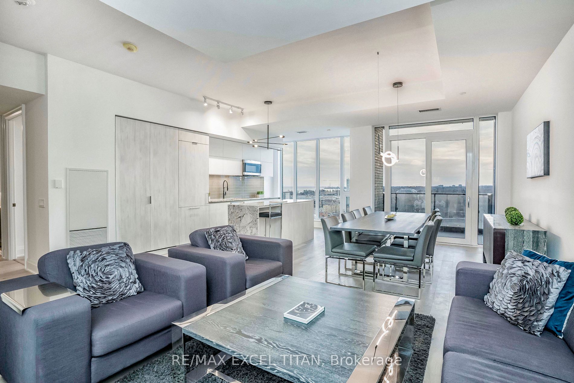 21 Park St E, #1705