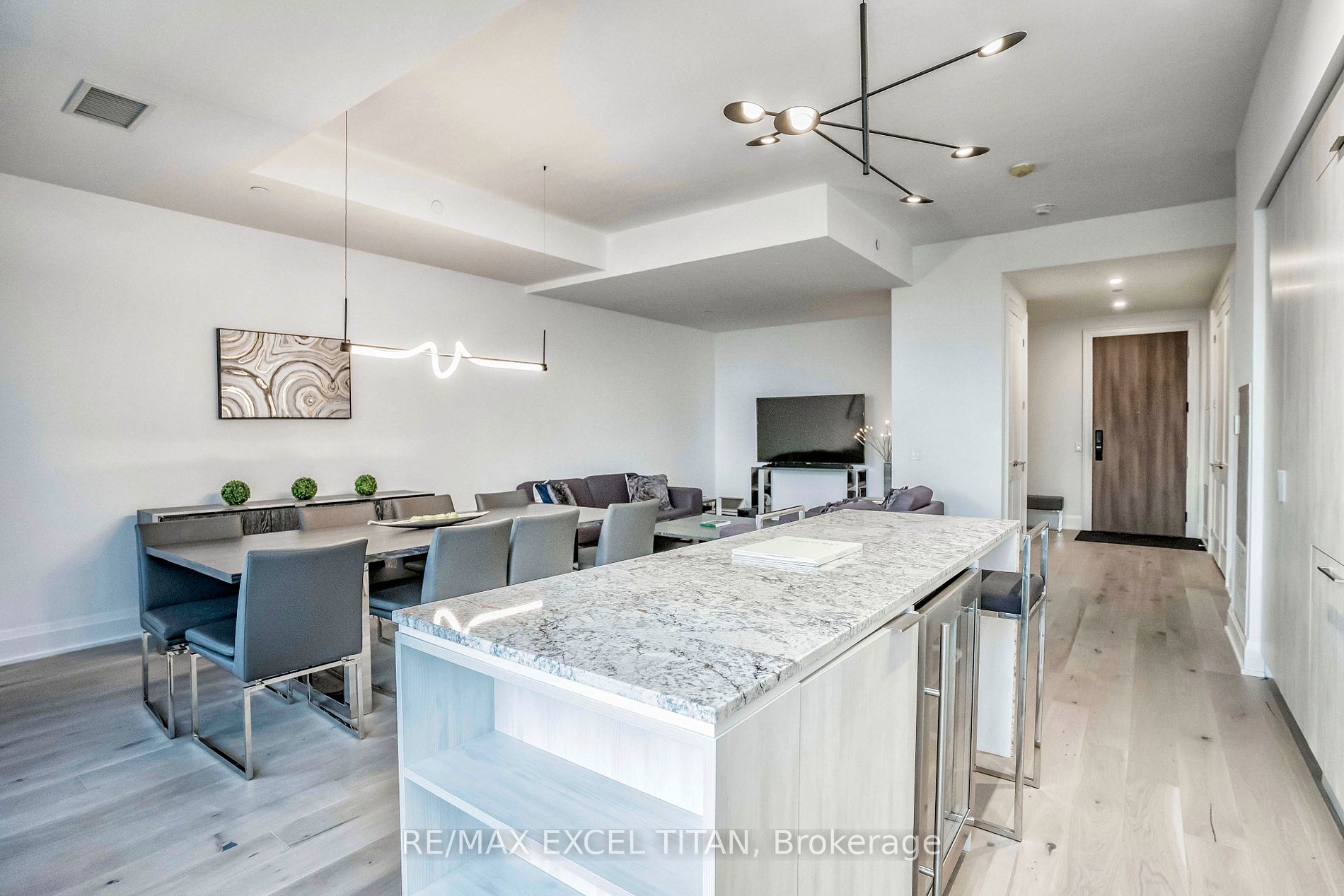 21 Park St E, #1705