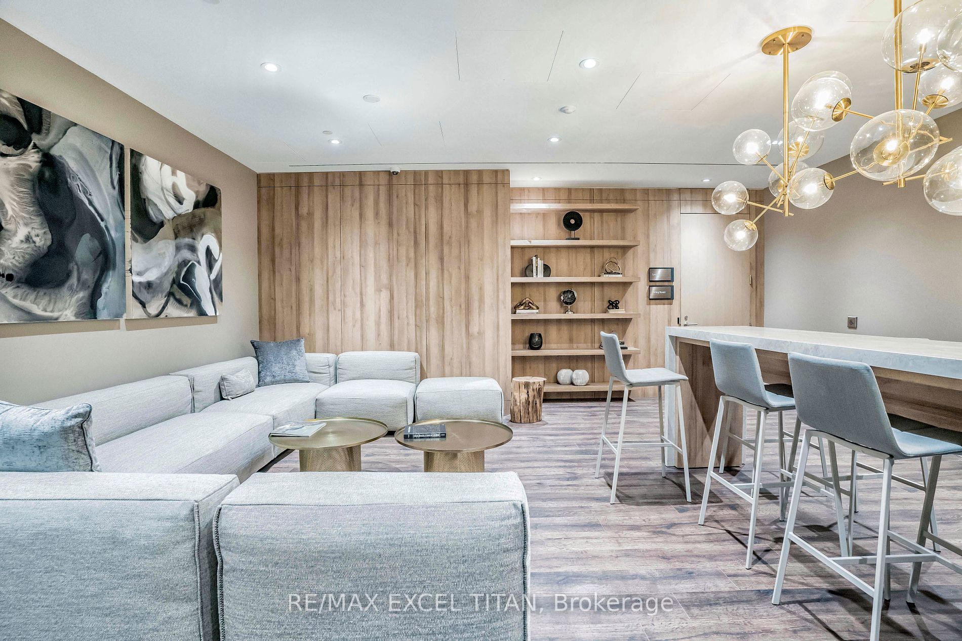 21 Park St E, #1705