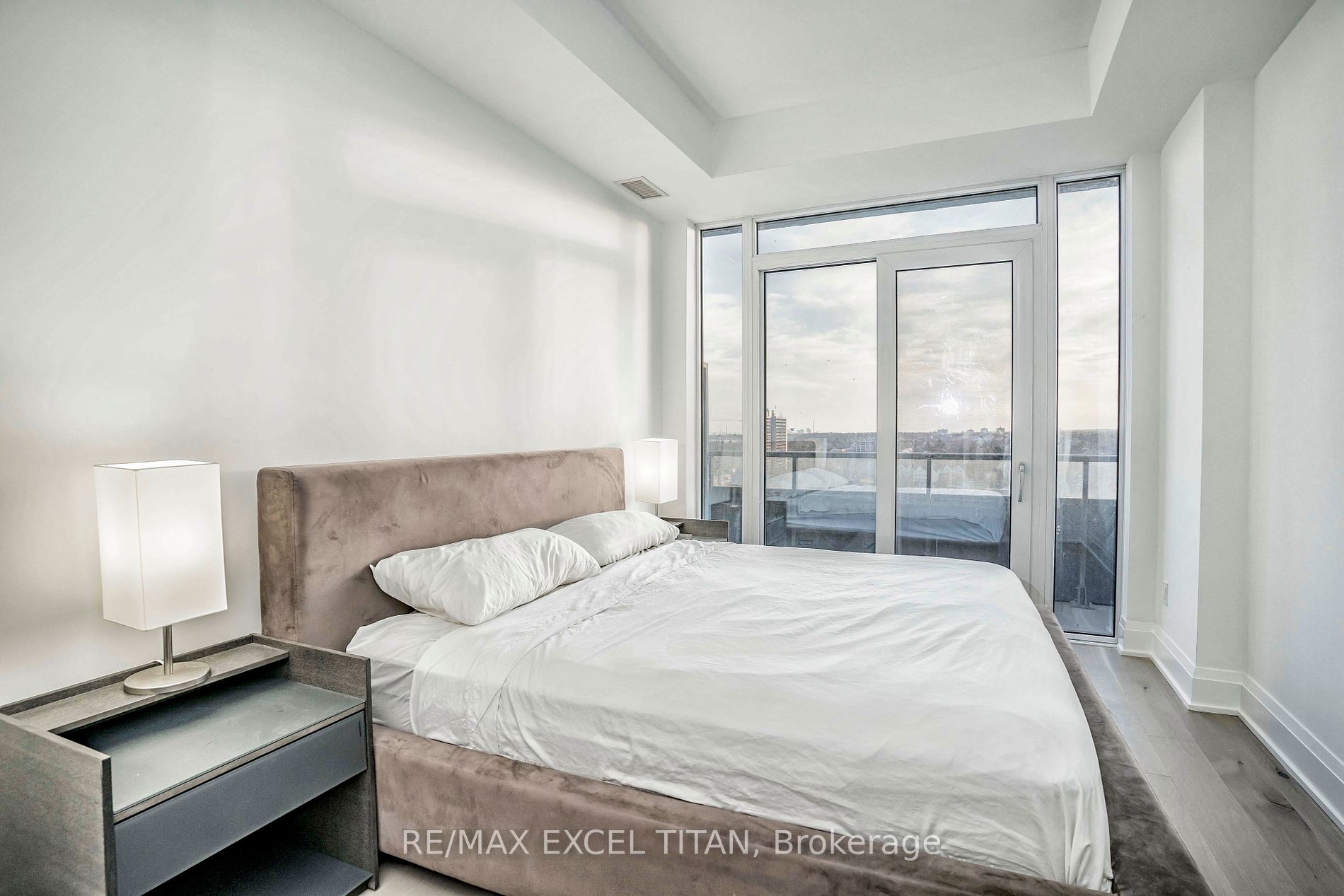 21 Park St E, #1705