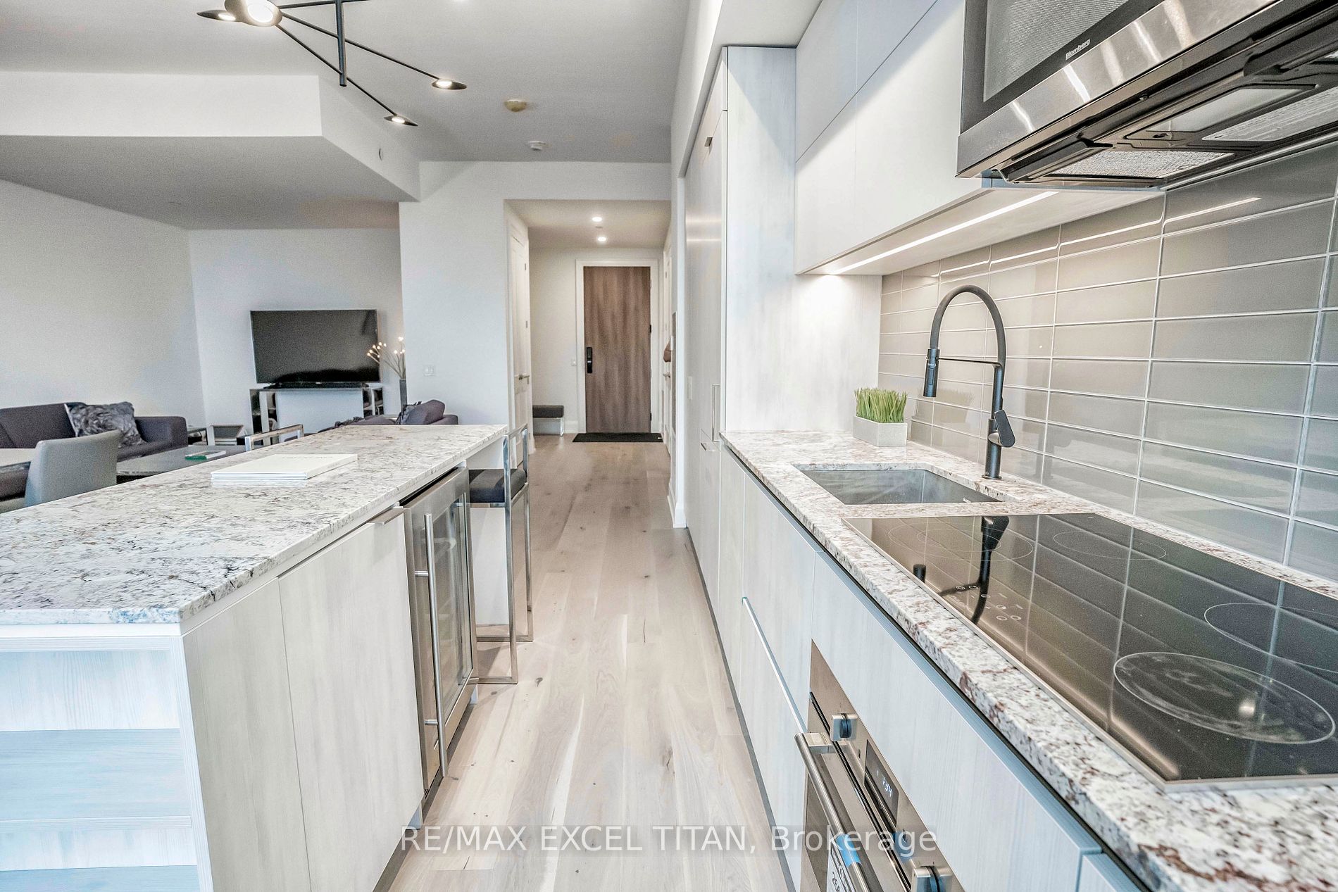 21 Park St E, #1705