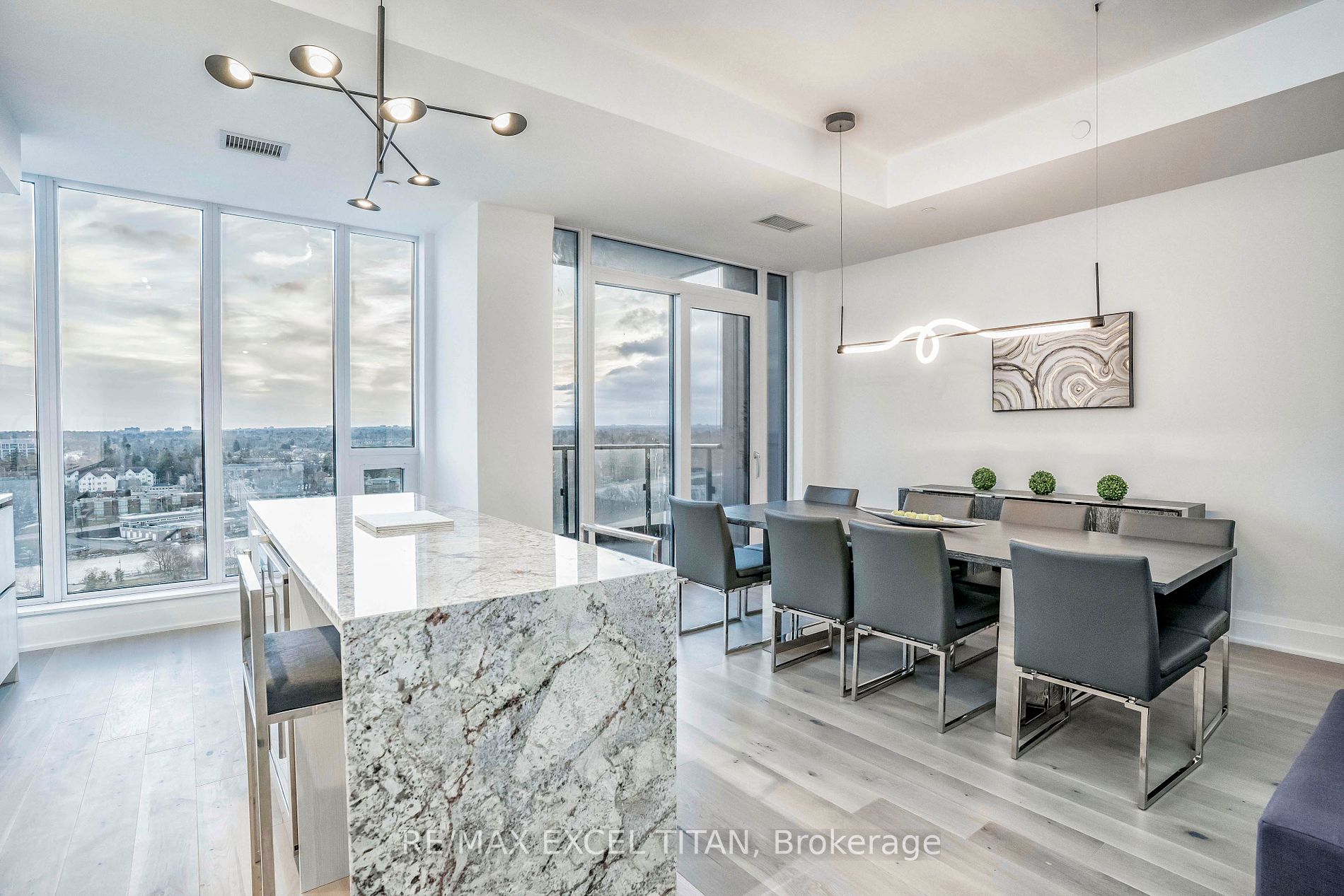 21 Park St E, #1705