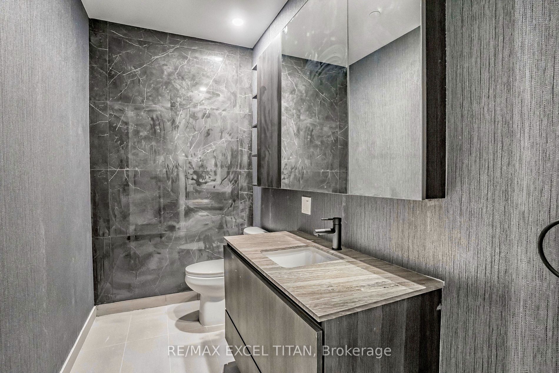 21 Park St E, #1705