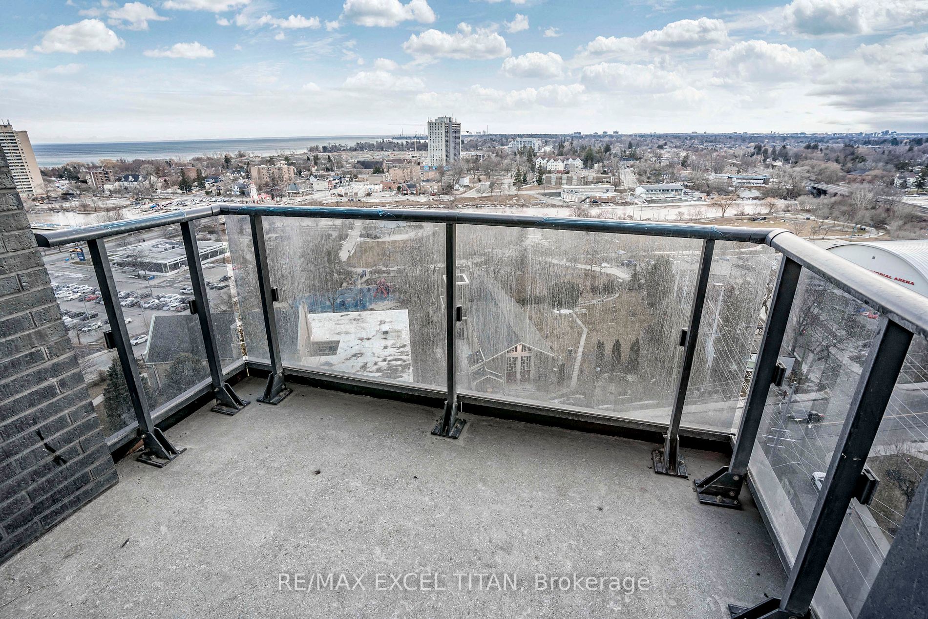 21 Park St E, #1705