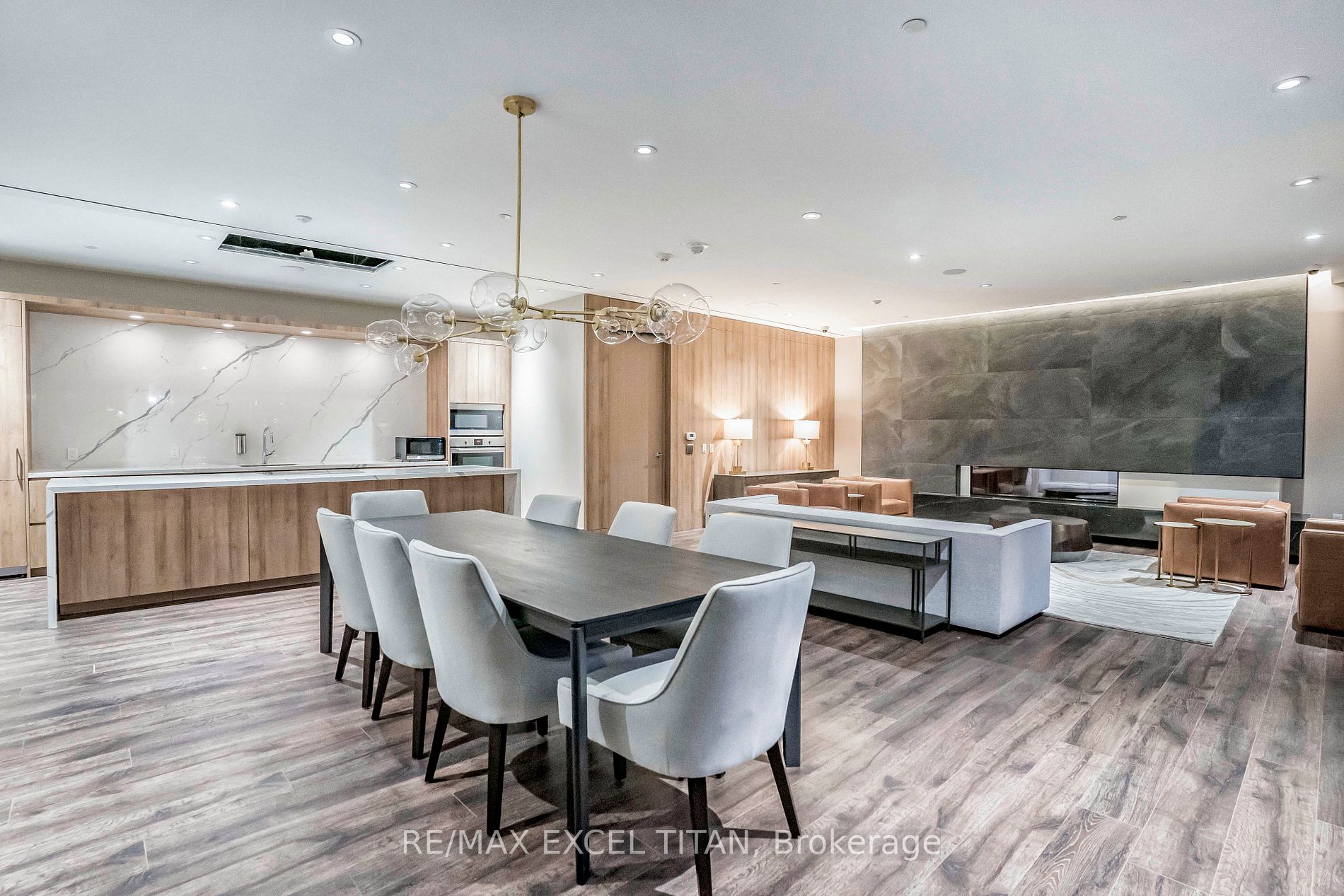 21 Park St E, #1705