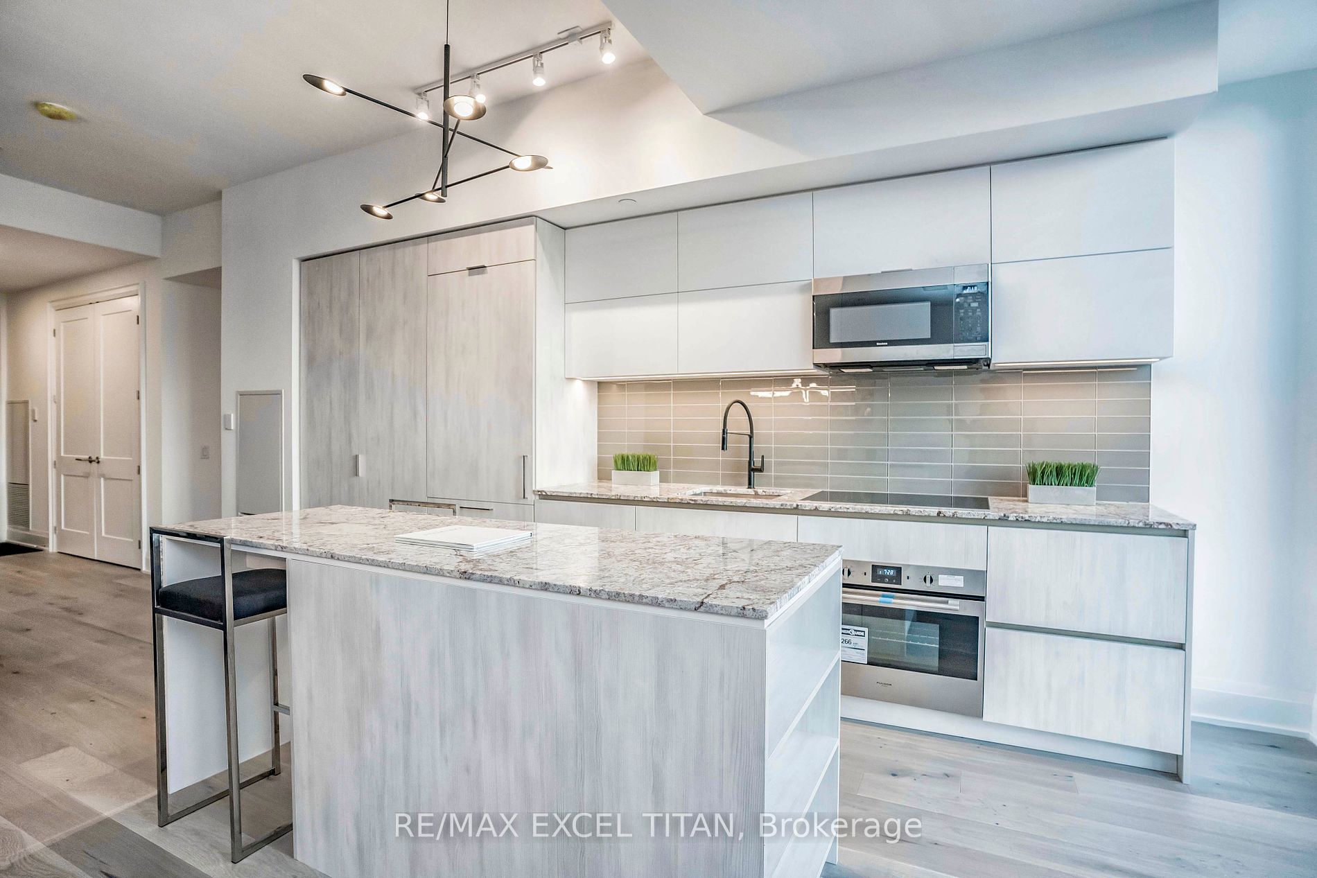 21 Park St E, #1705