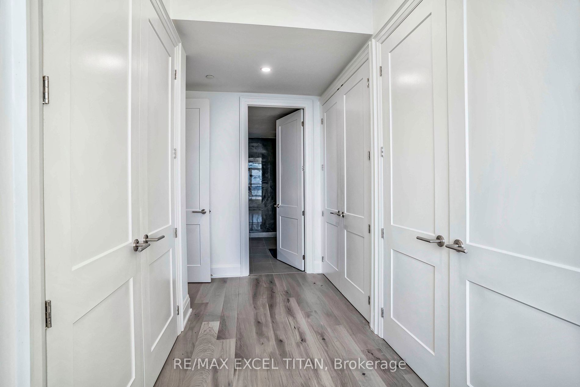 21 Park St E, #1705
