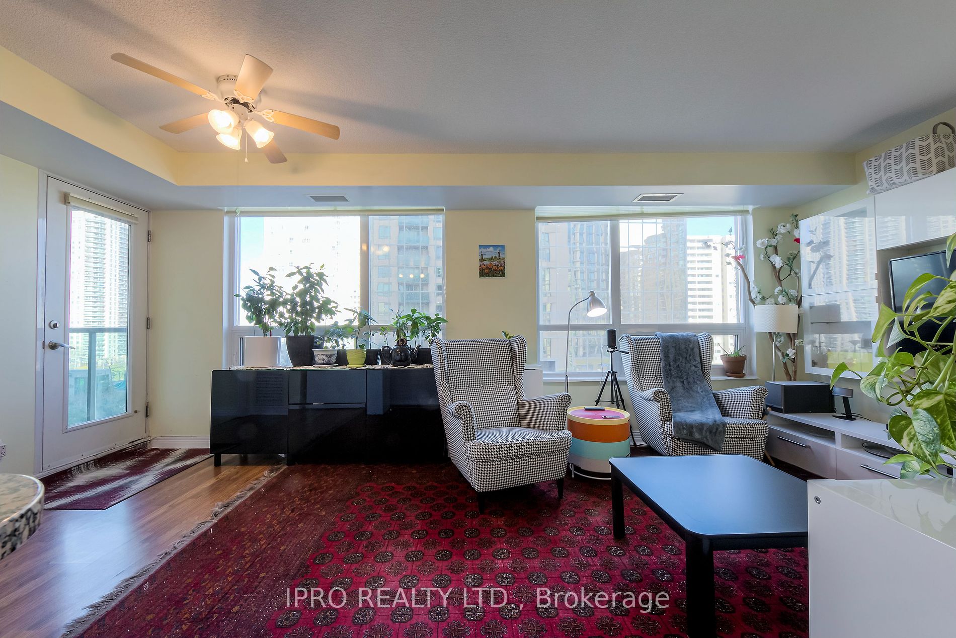 208 Enfield Pl, #901